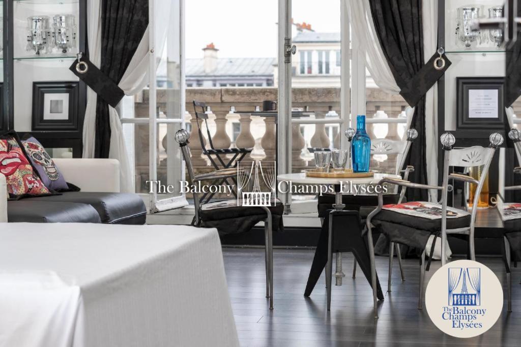The Balcony Avenue Champs-elysees Apartment