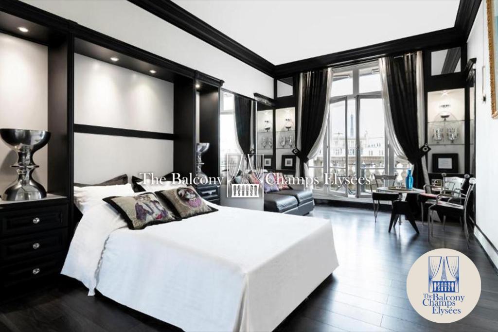 The Balcony Avenue Champs-elysees Apartment
