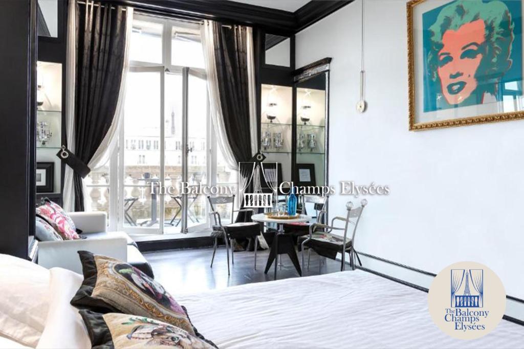 The Balcony Avenue Champs-elysees Apartment *