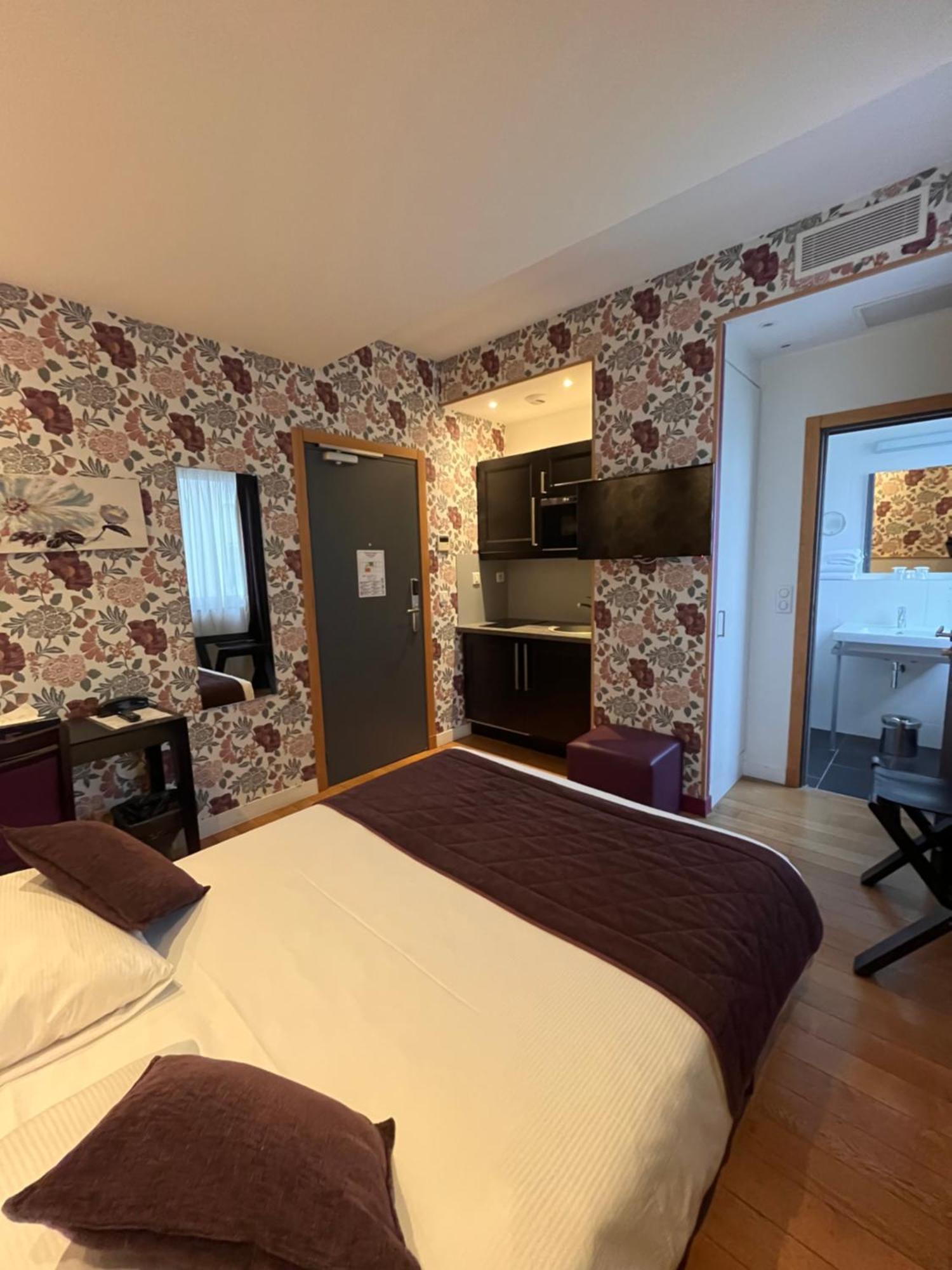 Ambre Hotel 3*