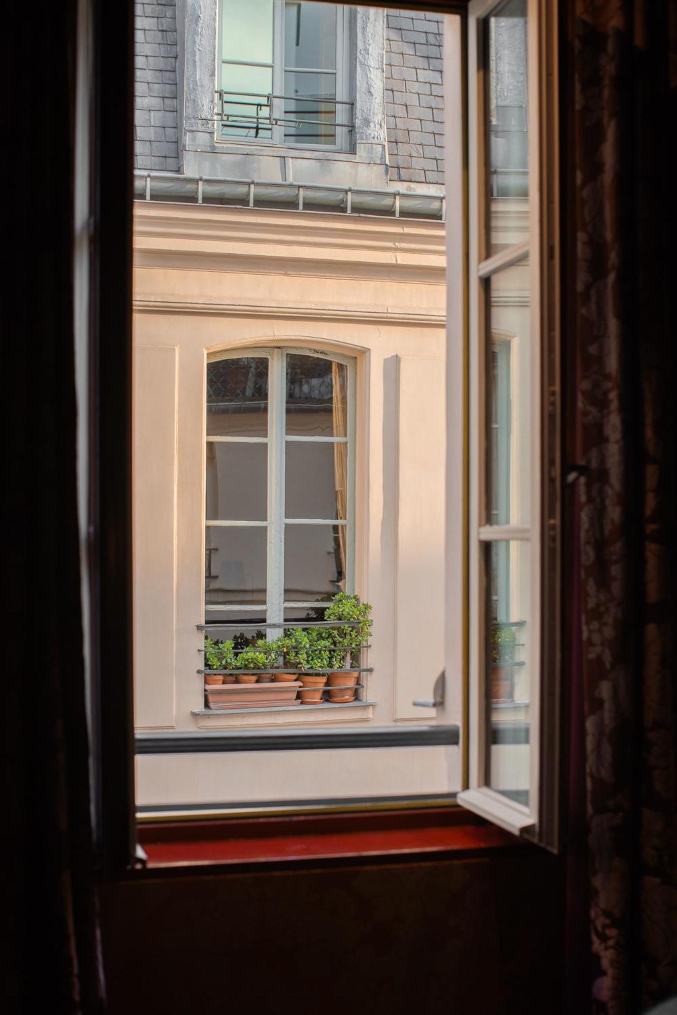 Hotel Du Petit Moulin, Haute Couture By Lacroix Paris