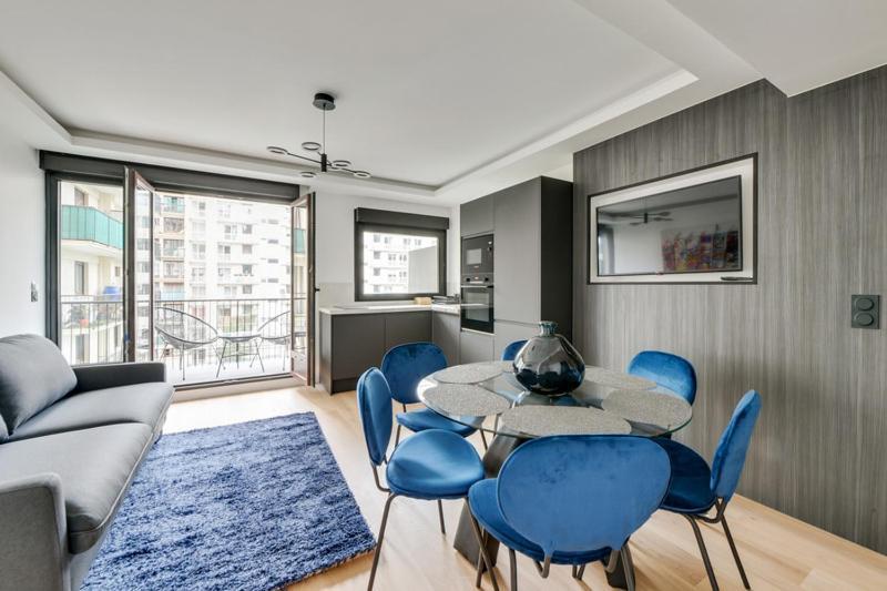 181 One - Superb In Paris. Paris
