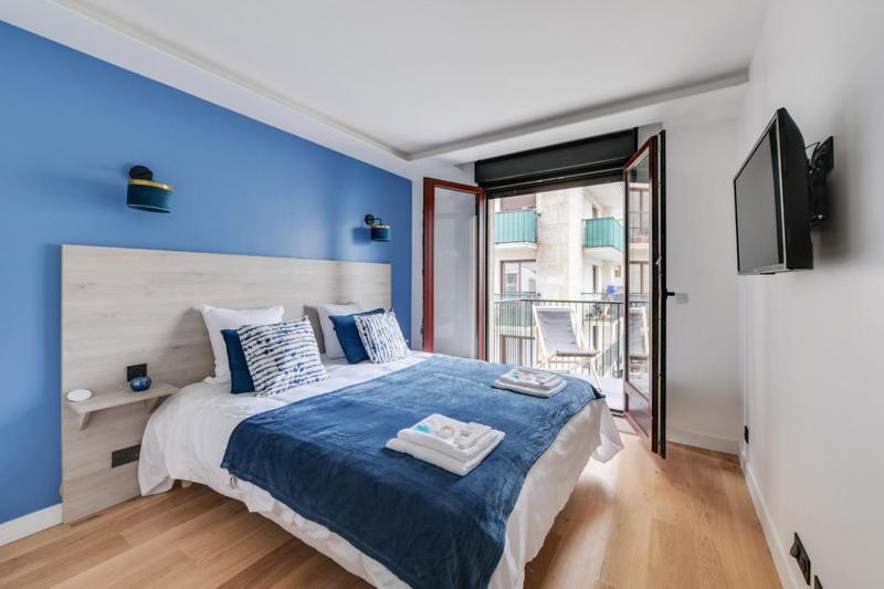 181 One - Superb In Paris.