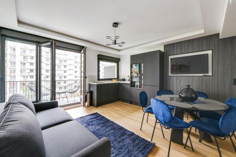 181 One - Superb In Paris. *