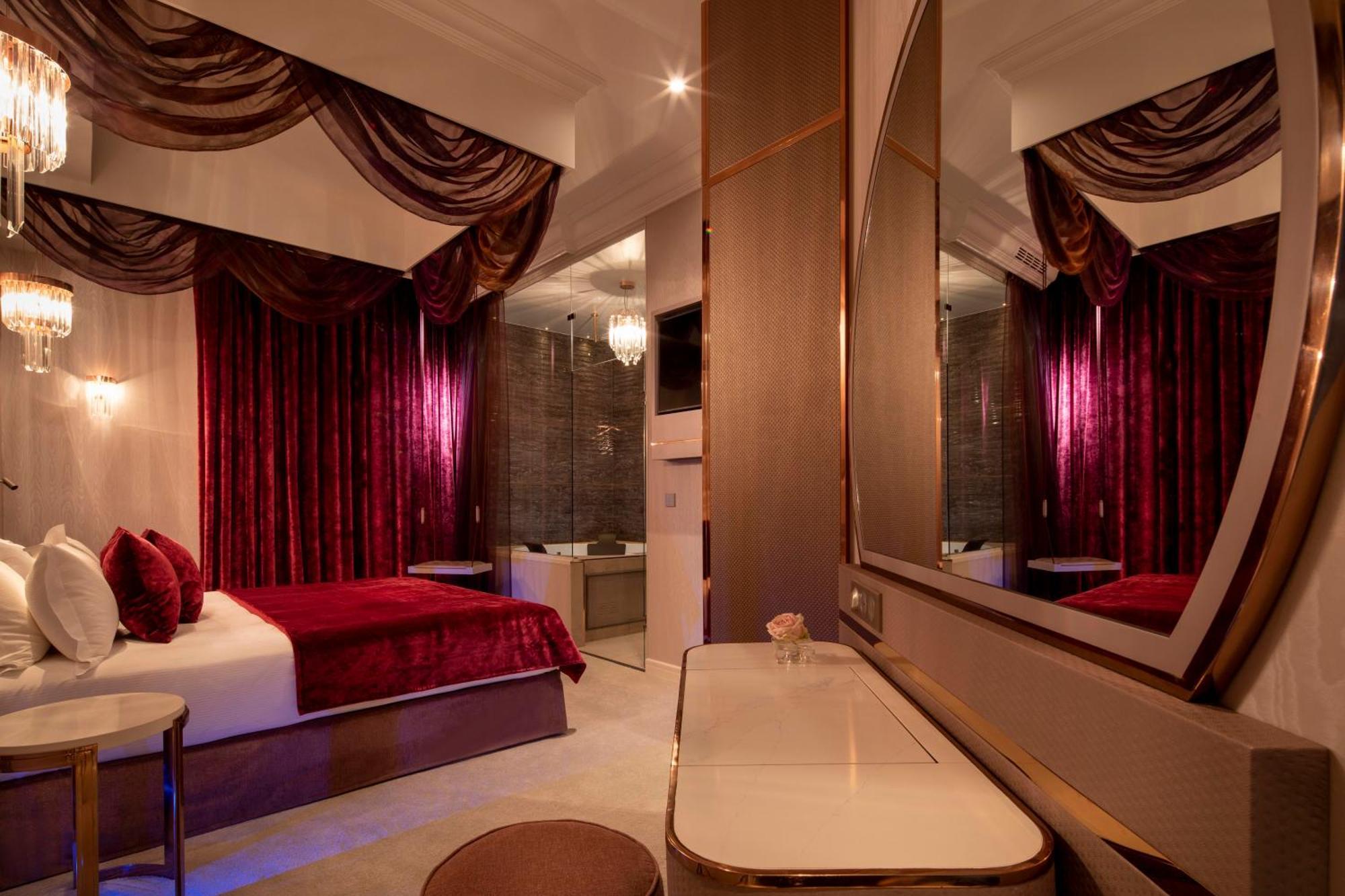 J'adore & (adults Only) Paris