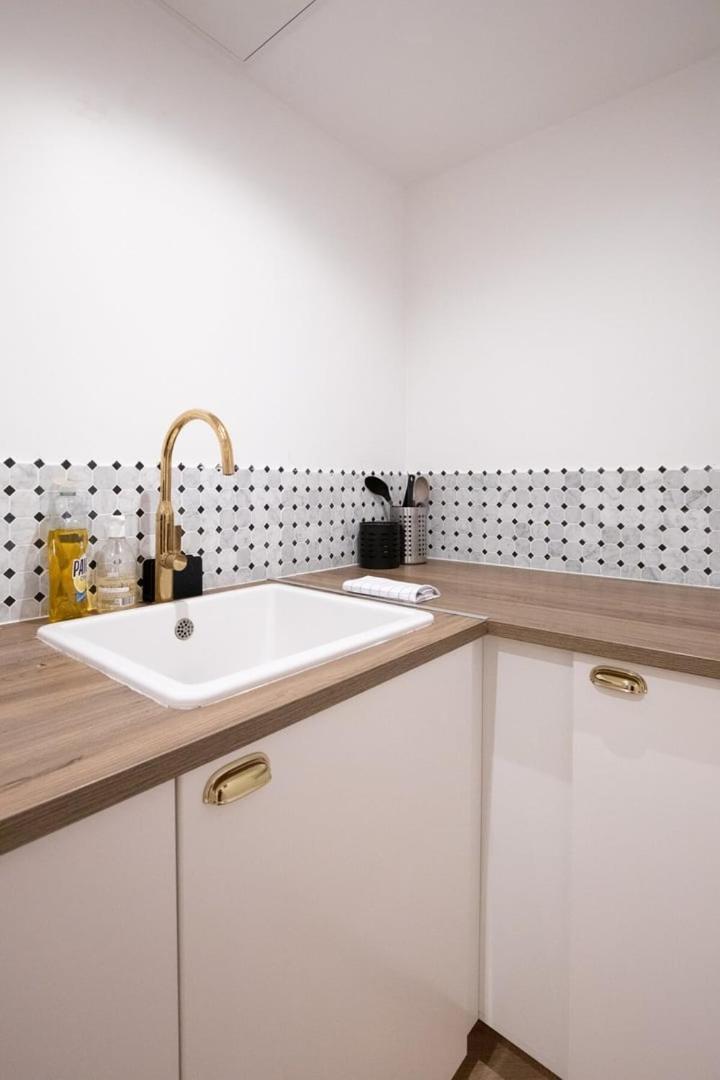 Apartment Proche De L'arc Triomphe -2p *