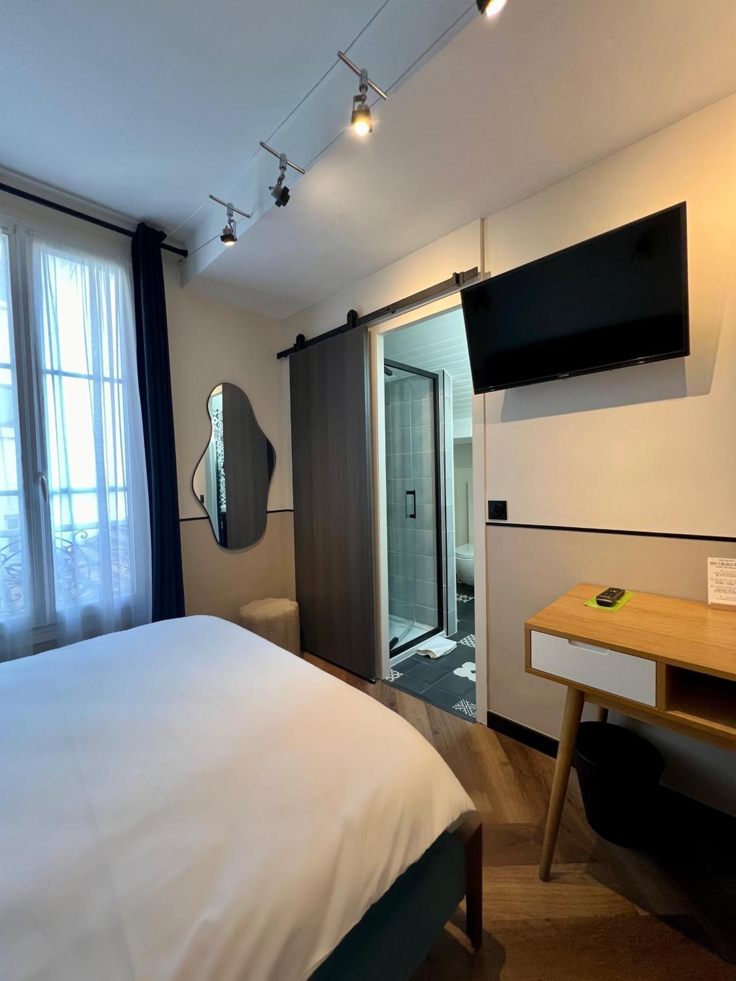 Hotel Des Beaux Arts 2*