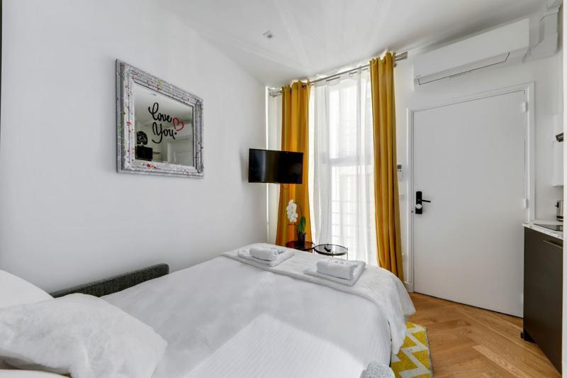 211-suite Yves Saint Laurent Appartement Paris