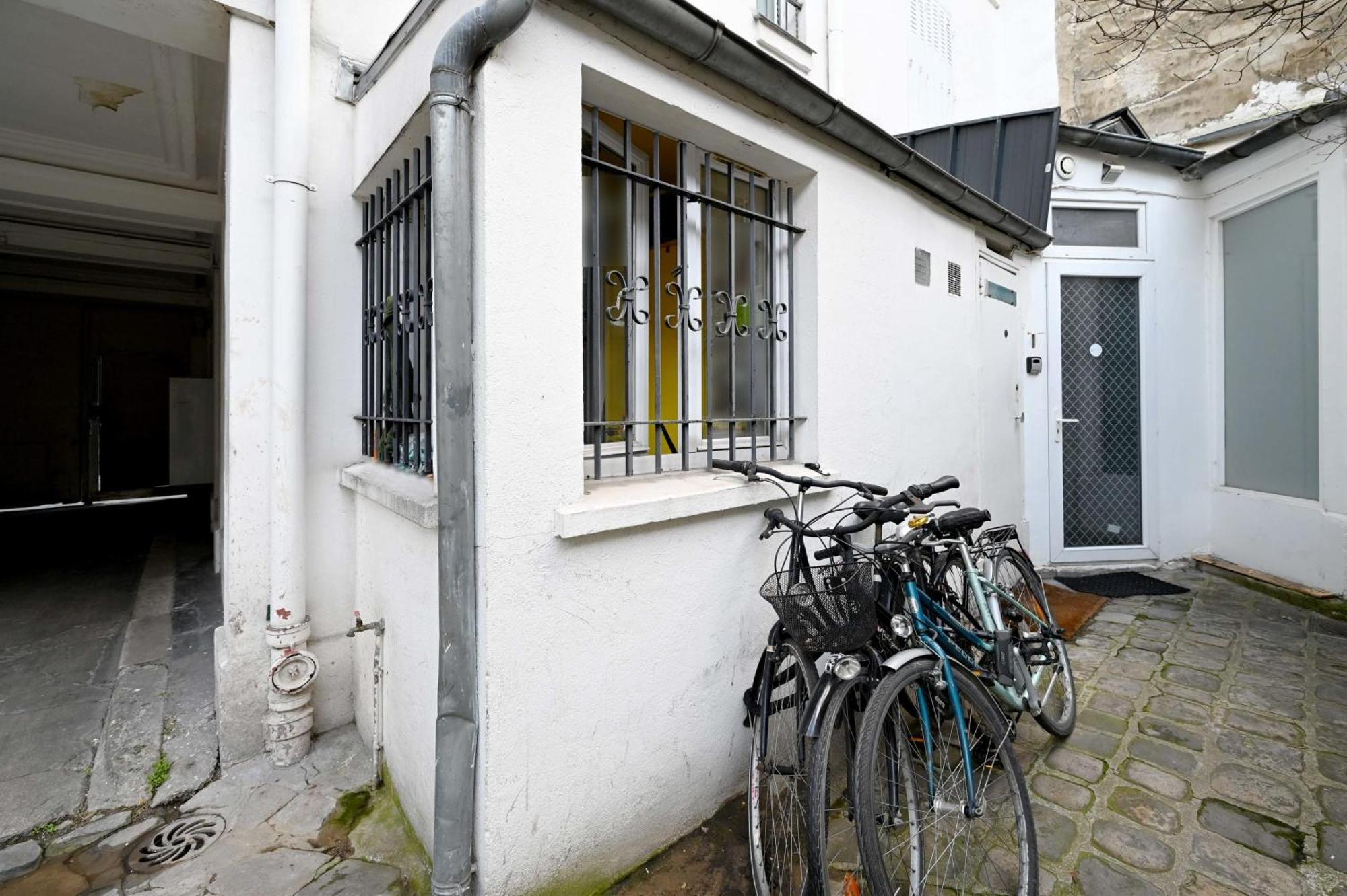 2 Bed Modern Fully Furnish Flat,close To Buttes Chaumon Park Apartment *