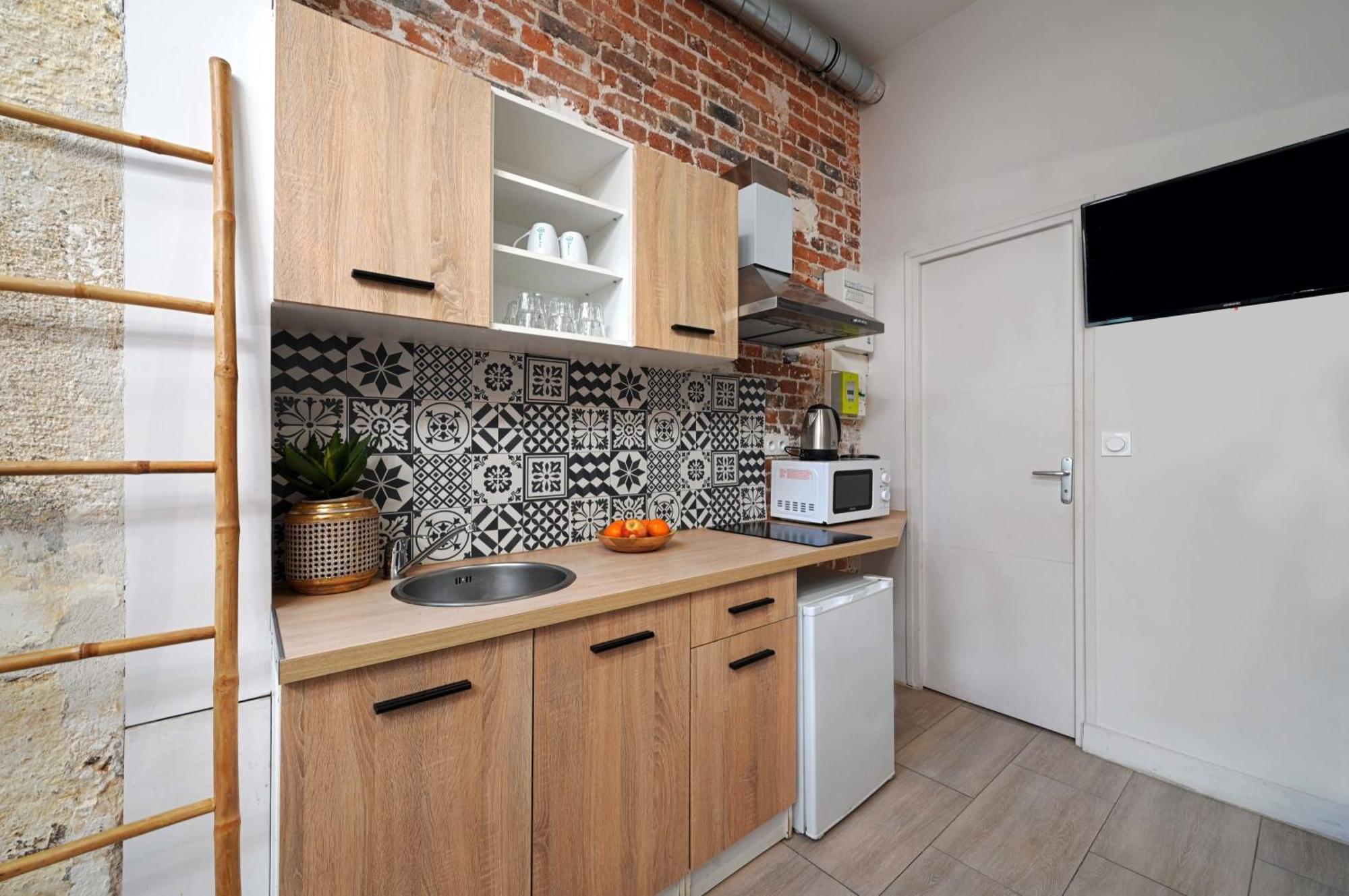 Apartment 2 Bed Modern Fully Furnish Flat,close To Buttes Chaumon Park Paris