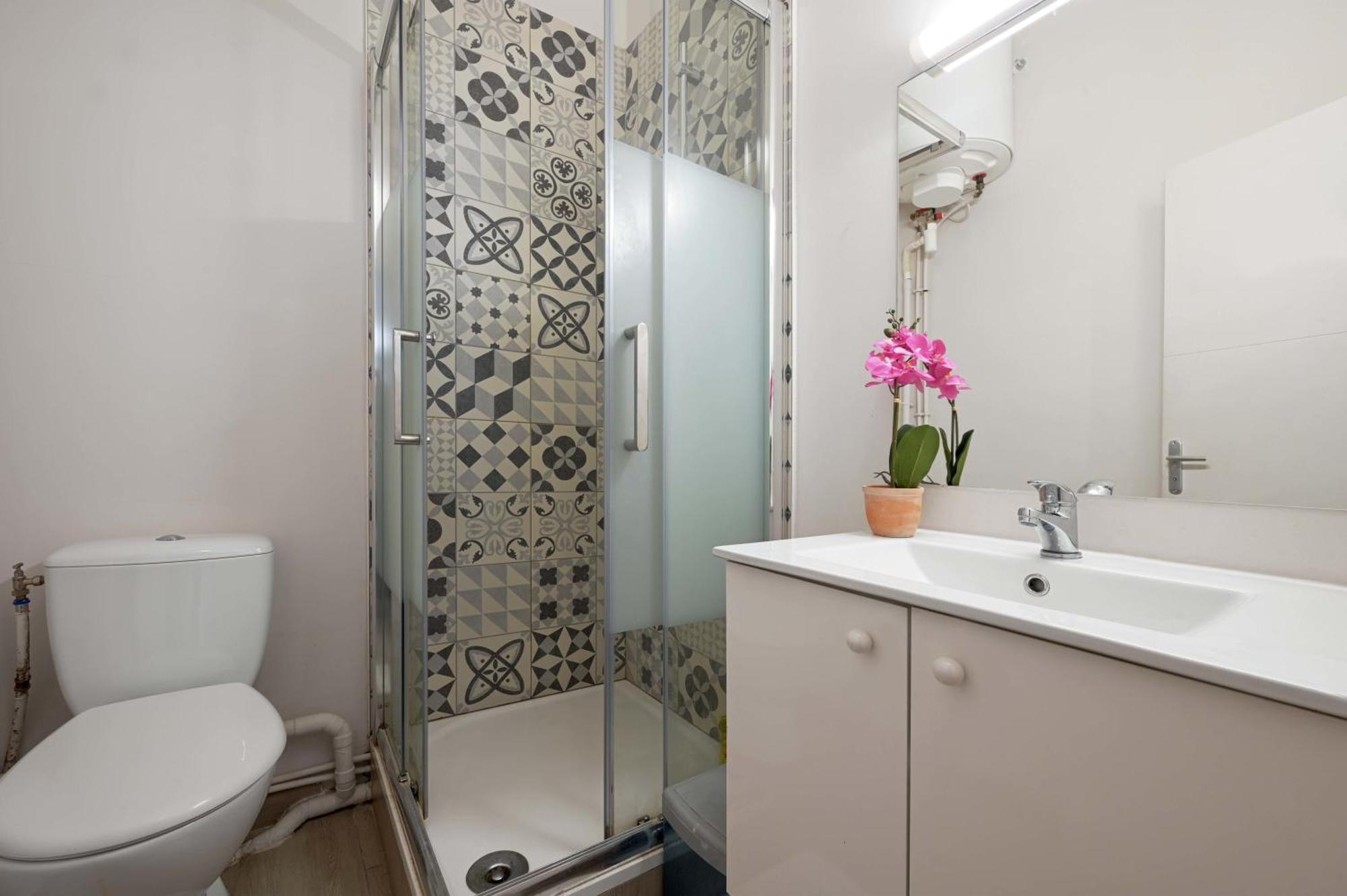 2 Bed Modern Fully Furnish Flat,close To Buttes Chaumon Park * Paris