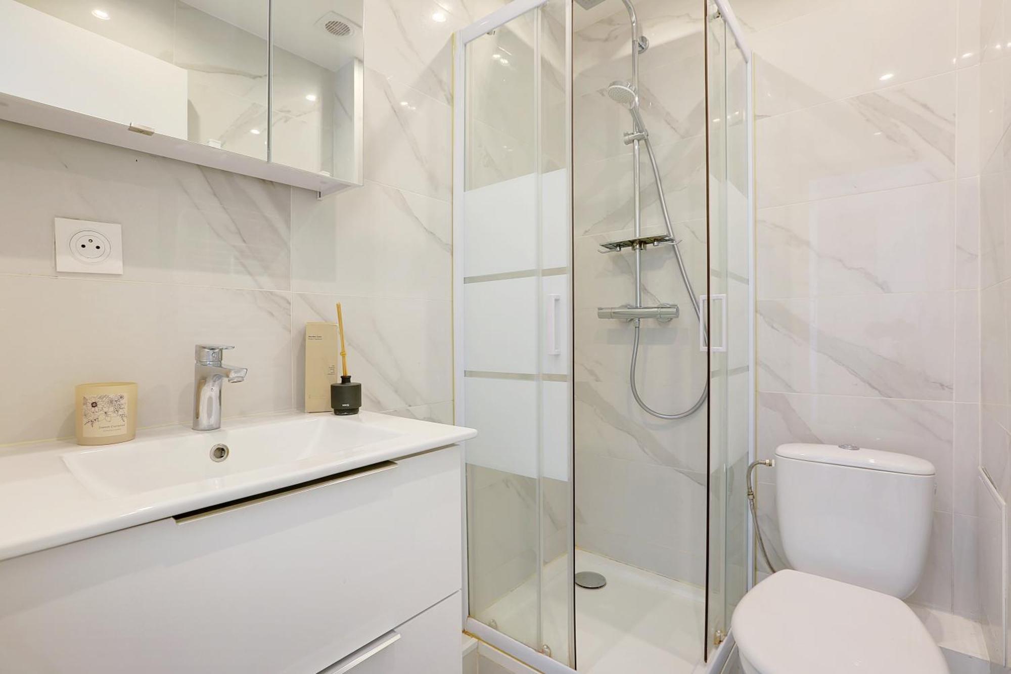 Apartment Flat Folies Bergeres - Bail Mobilite - Imhost *