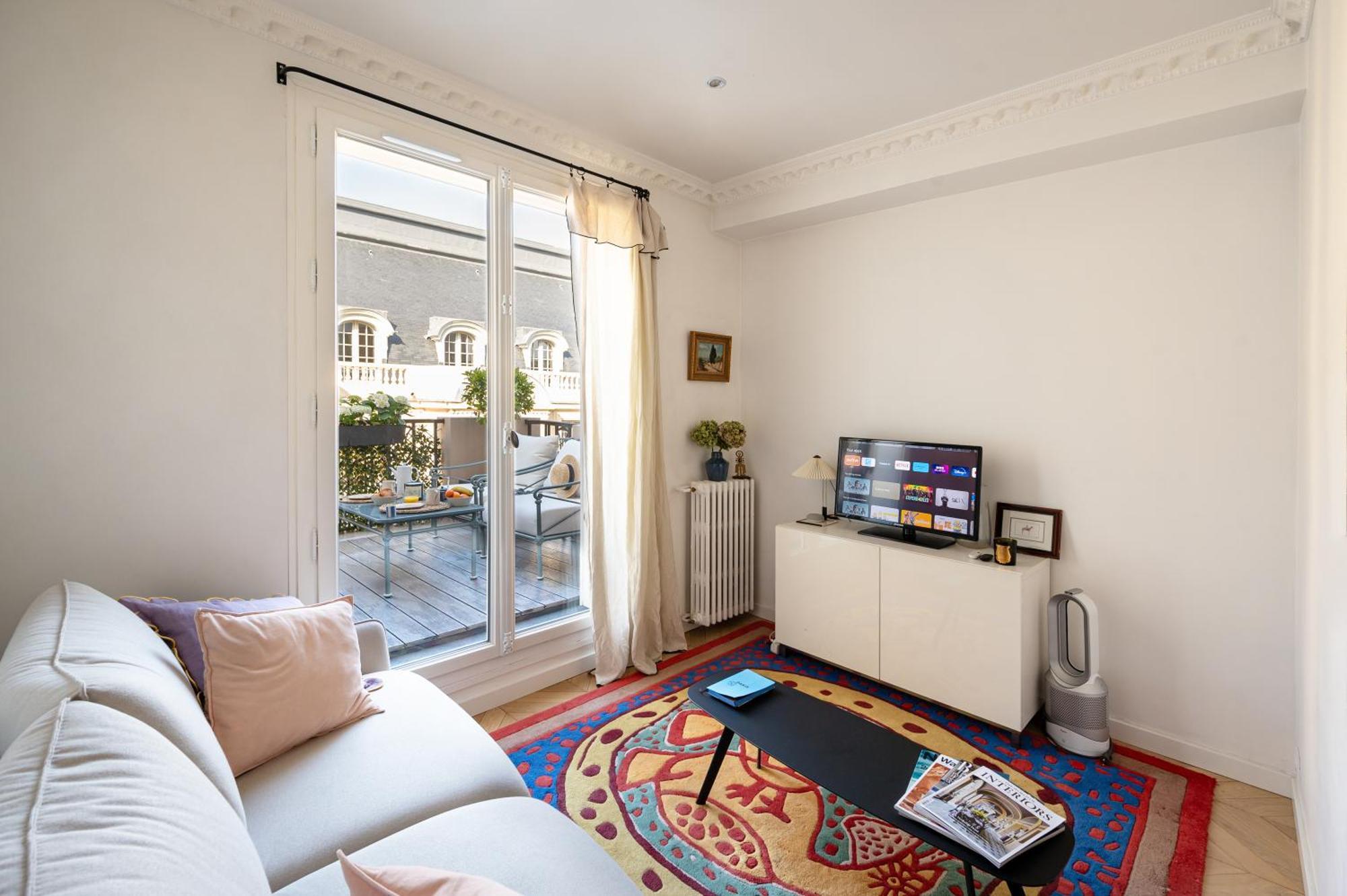 Apartment Superb Flat With Terrasse & 24-7 Security In The Heart Of Paris!