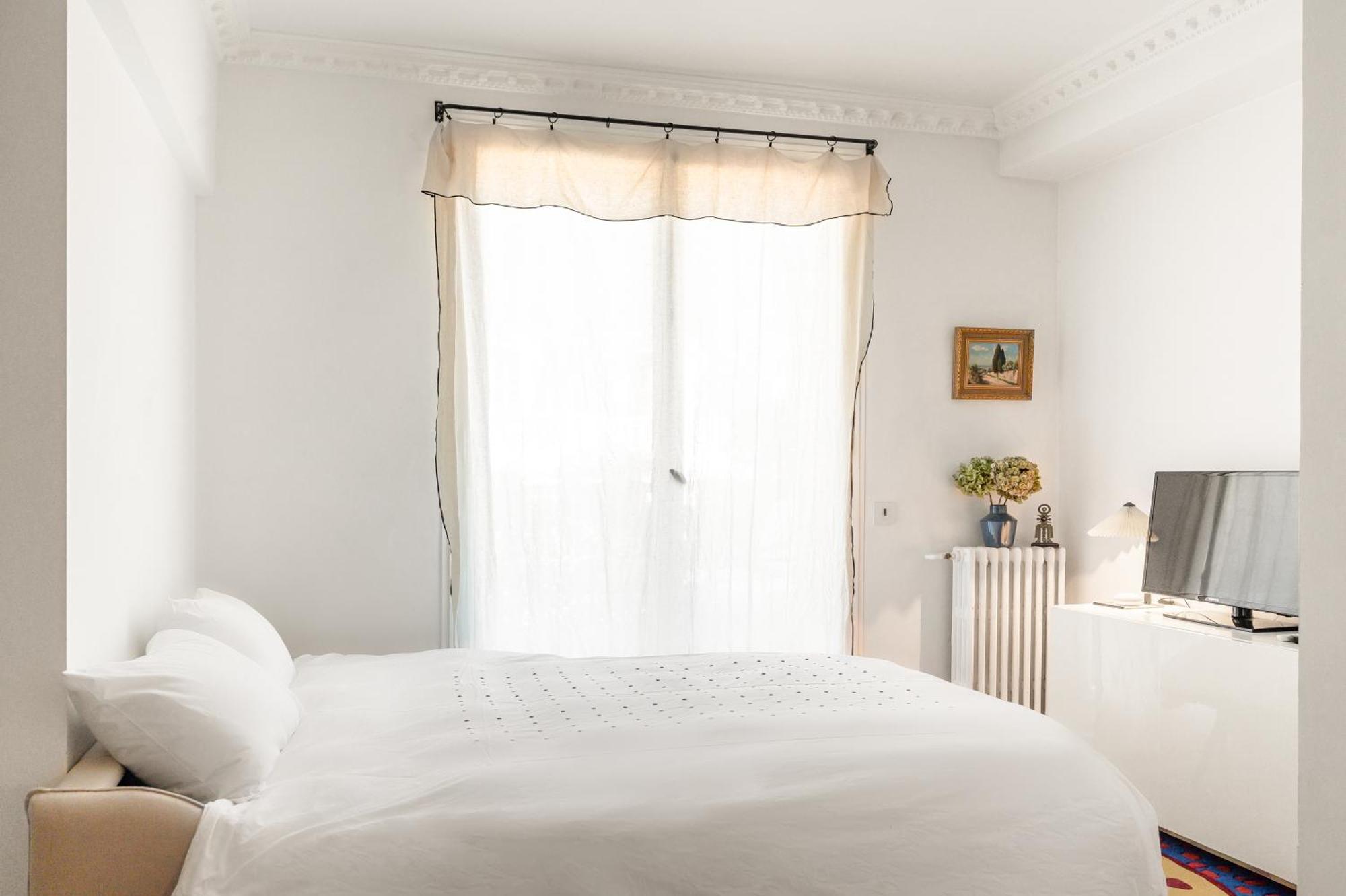 Apartment Superb Flat With Terrasse & 24-7 Security In The Heart Of Paris! *