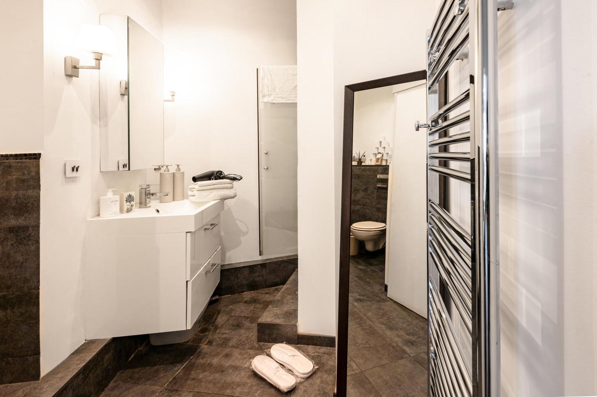 Apartment Superb Flat With Terrasse & 24-7 Security In The Heart Of Paris! Paris