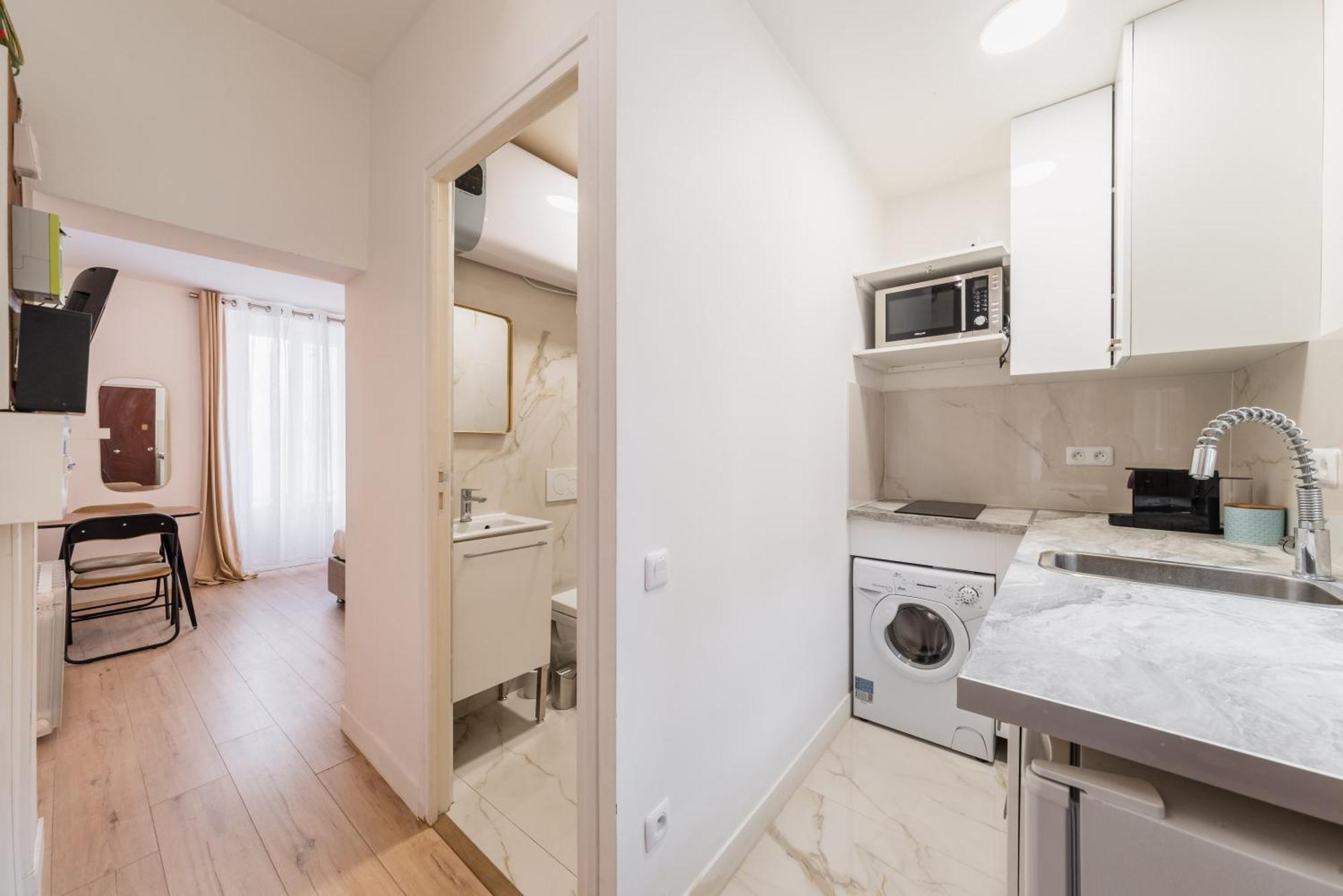 Eiffel Tower Apartment *
