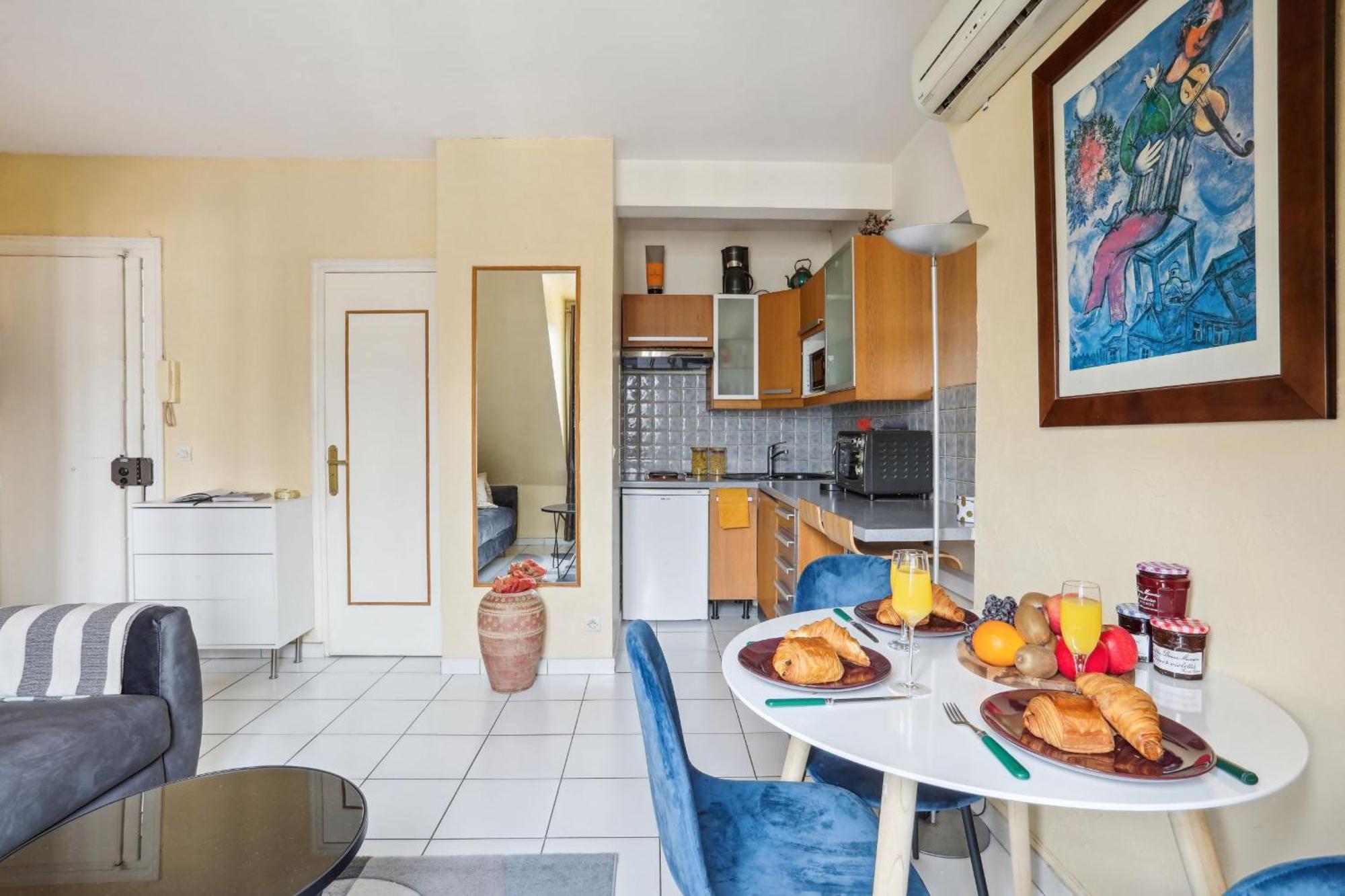 Eiffel Tower & Invalides - Cityapartmentstay