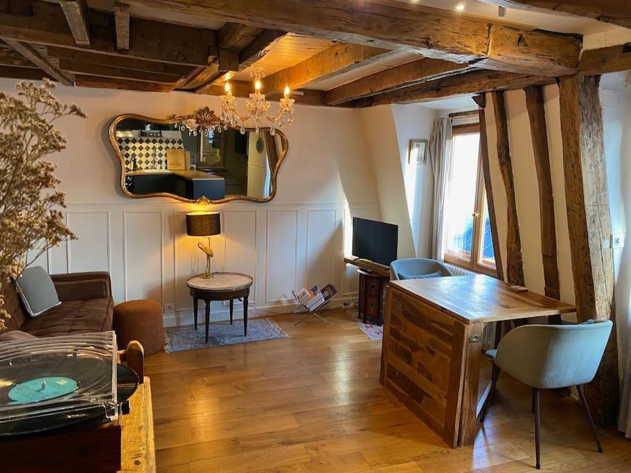 Duplex With Panoramic Views Over