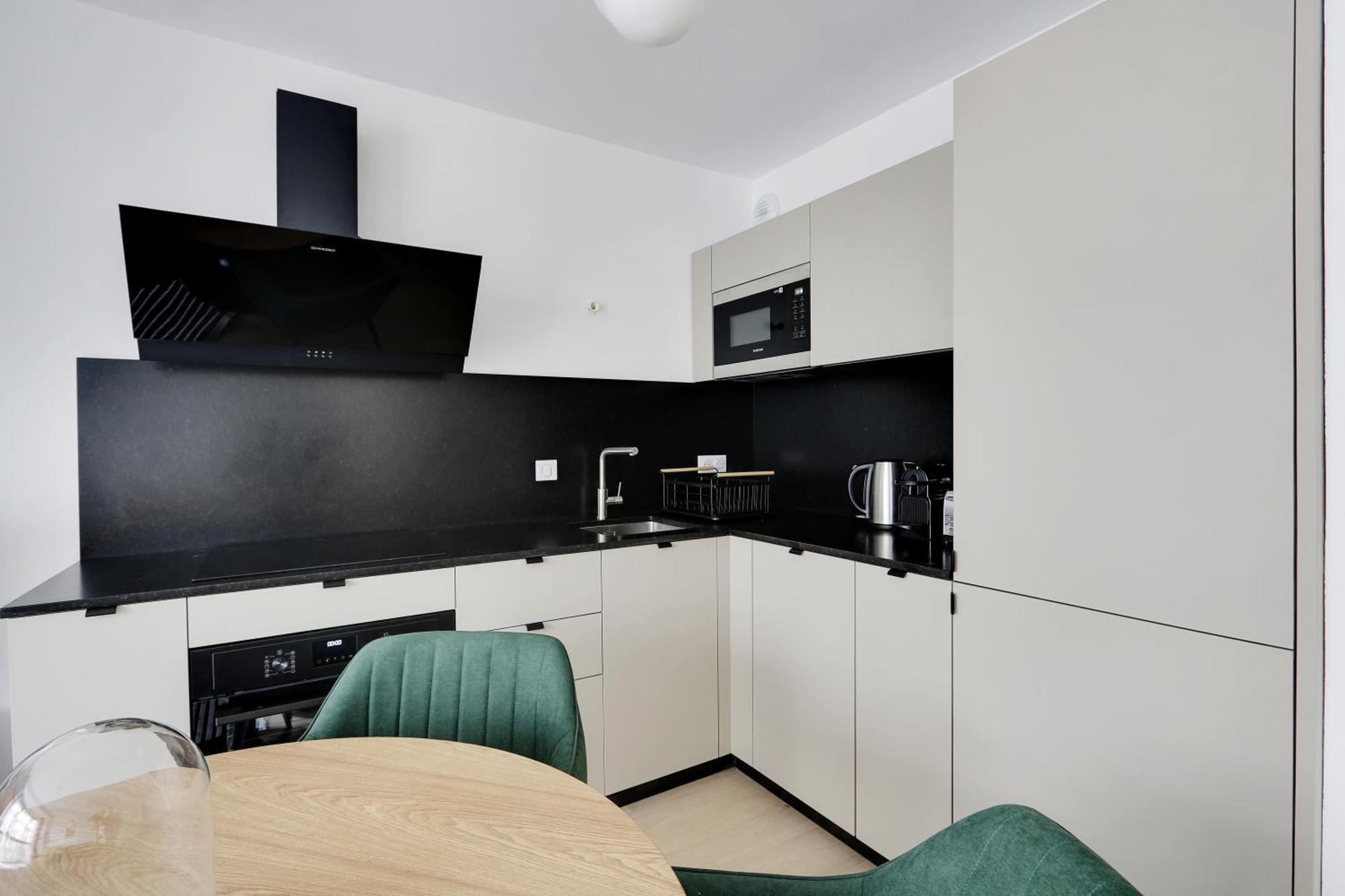 Pick A Flat's In Montmartre - Rue Ordener Paris