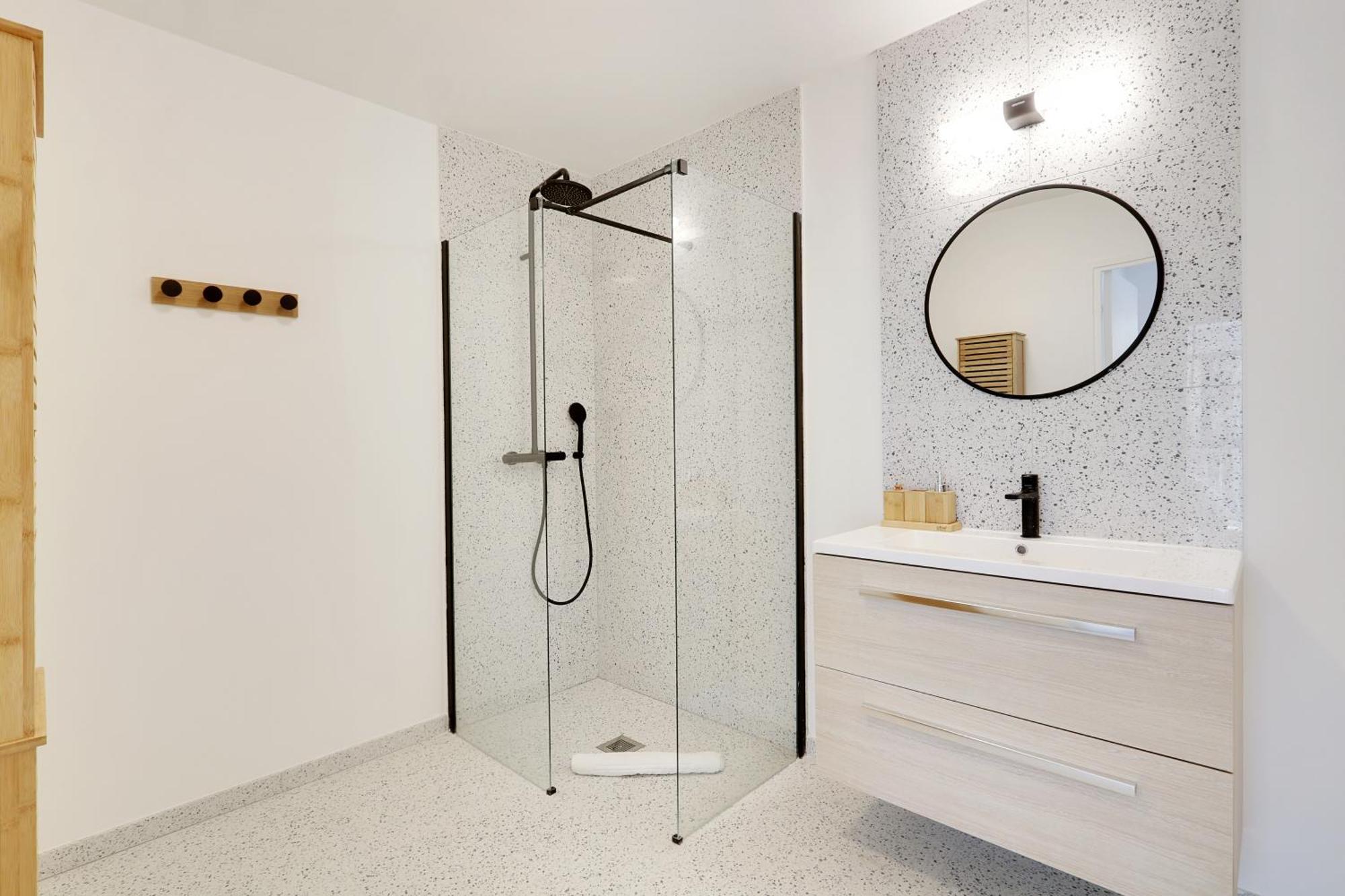 Pick A Flat's In Montmartre - Rue Ordener Paris