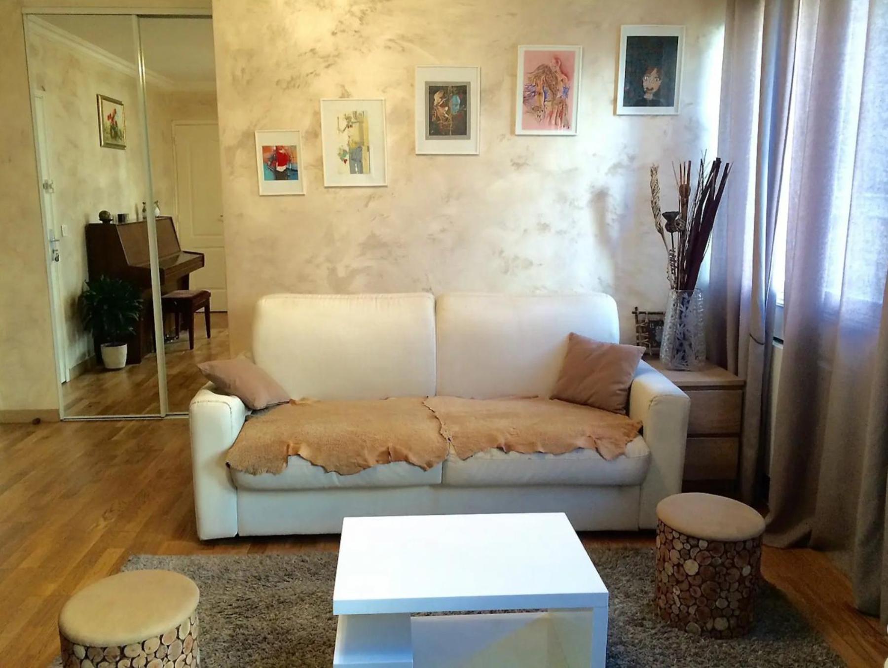 2 Pieces Lumineux Et Calme A Apartment