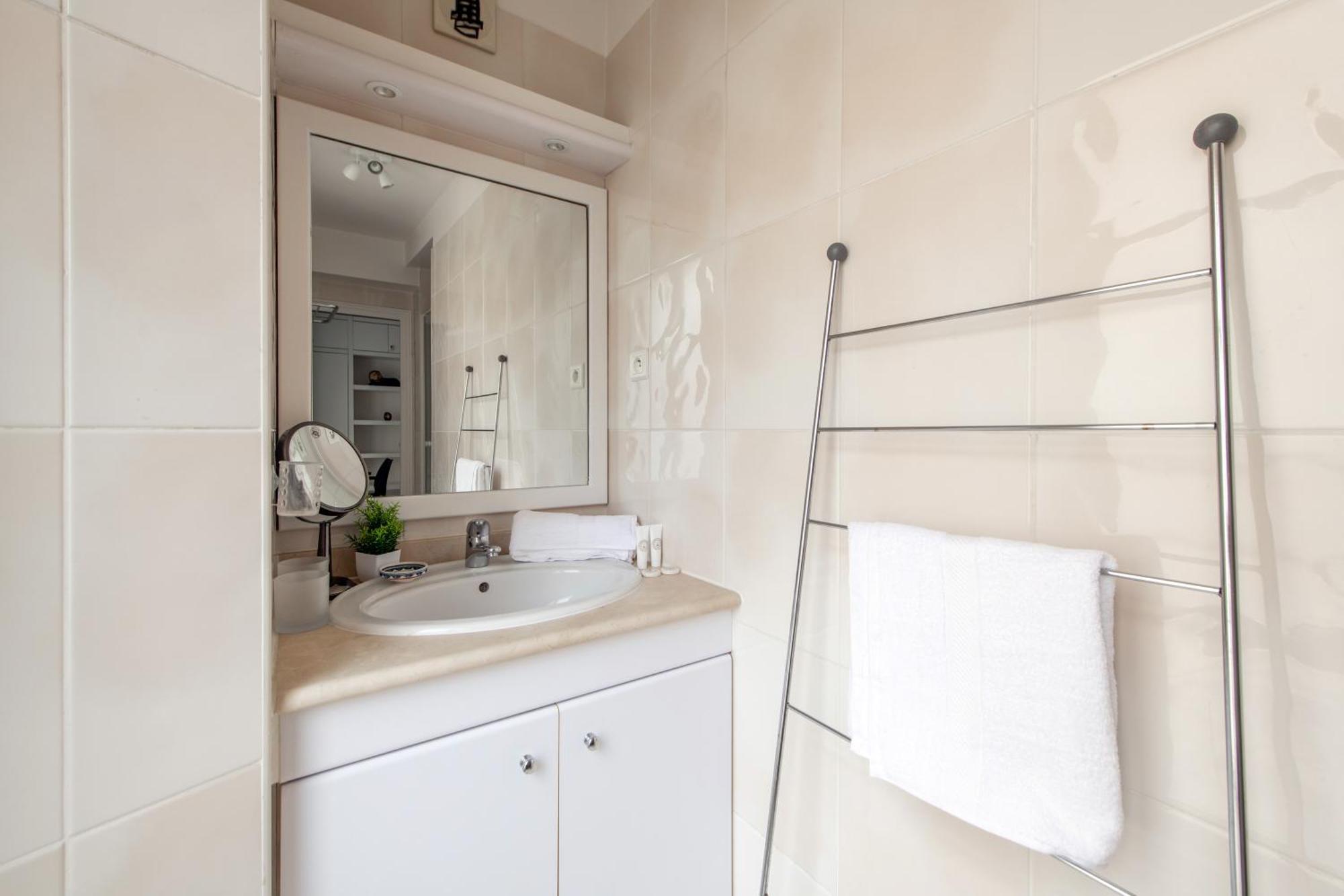 Charming 4 Guests At Galeries Lafayette And Printemps 9th Ard With Air Conditioning Appartement *