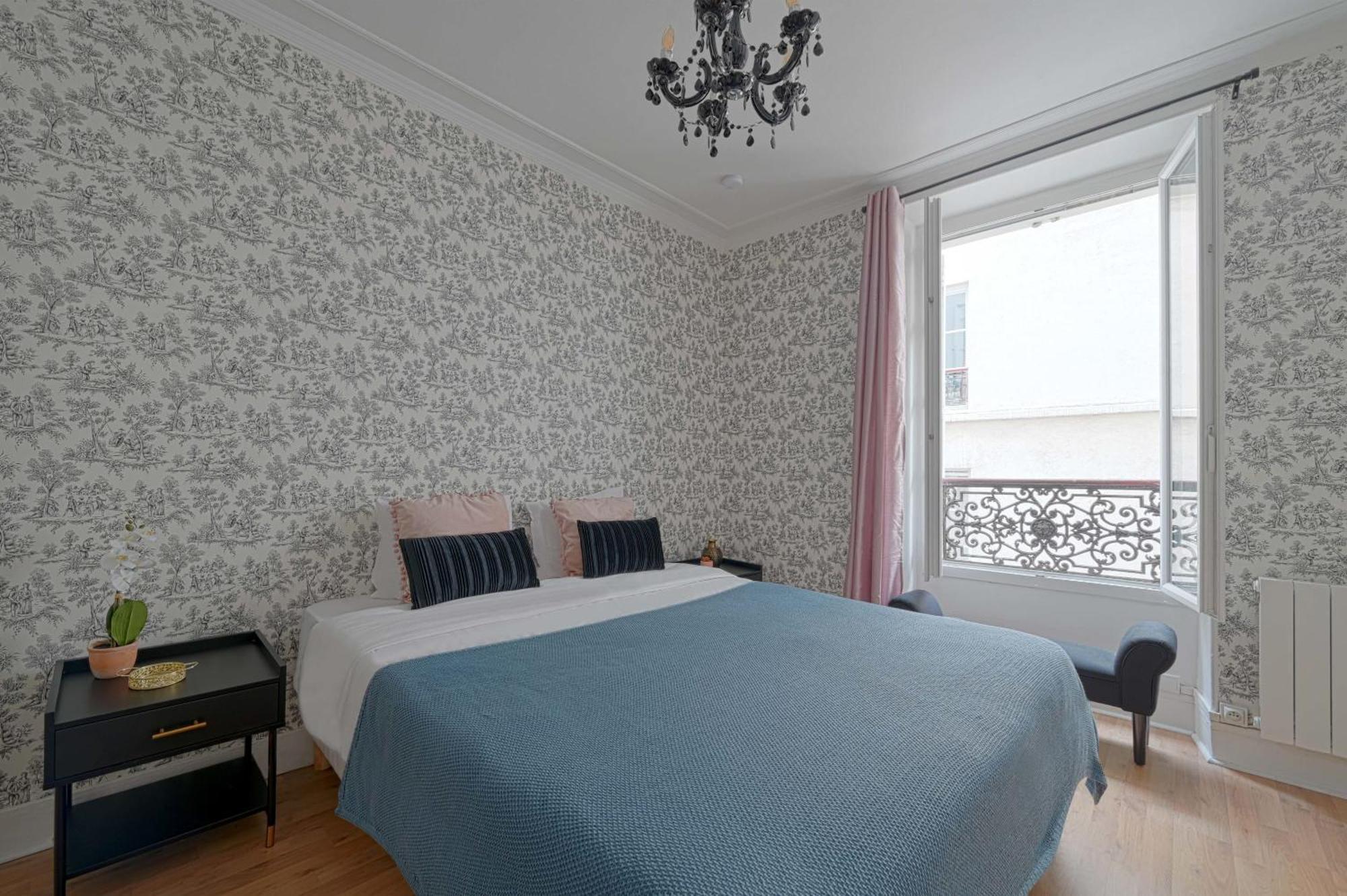 Fabulous Two Floor In 9th Apartment *