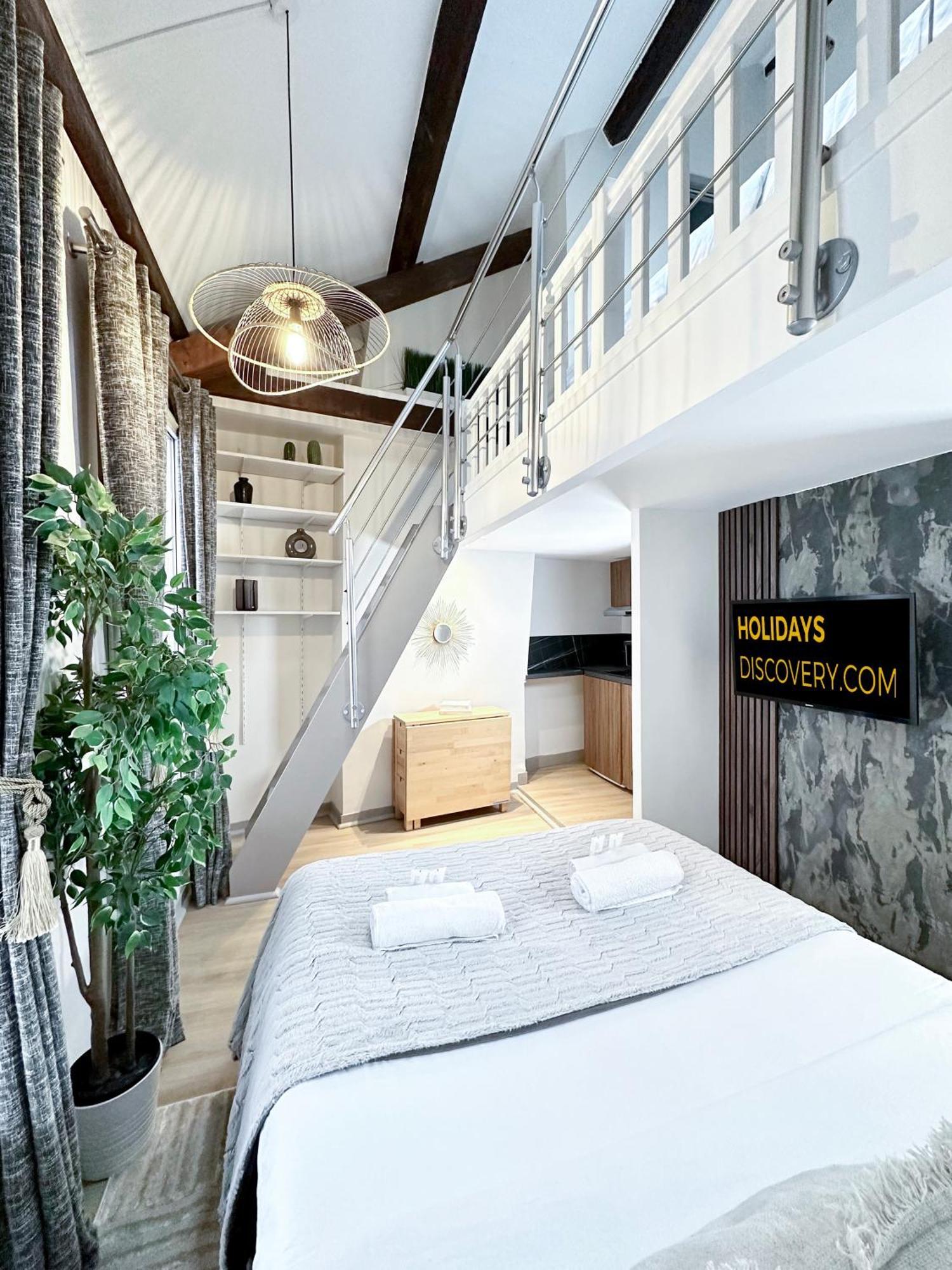 6062 - Stylish Duplex In Olympic Games 2024 *