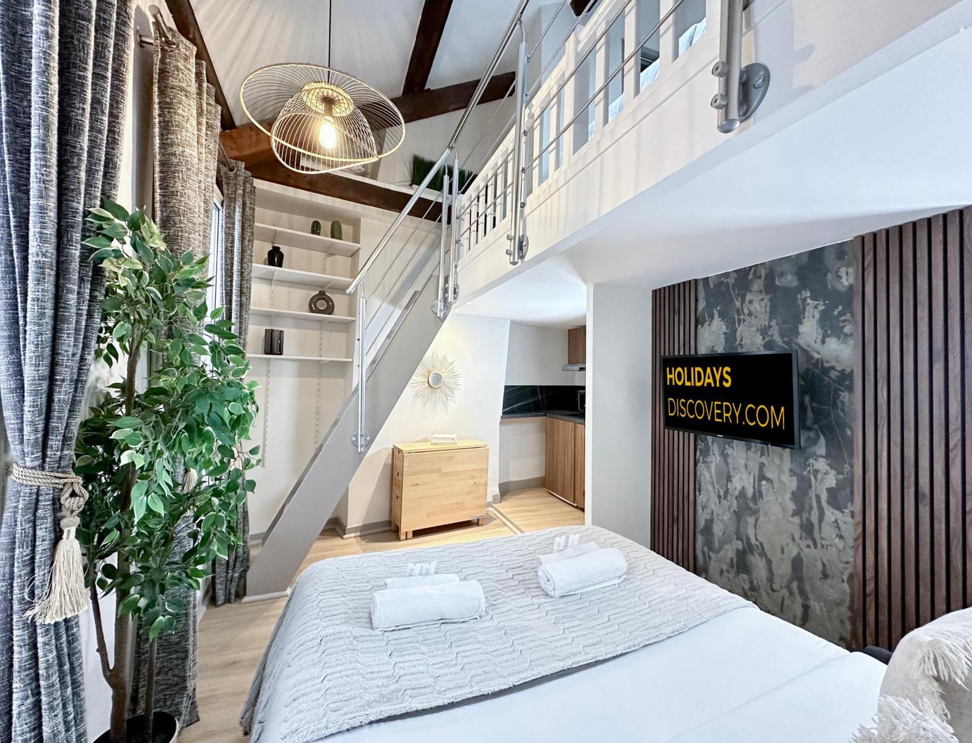 6062 - Stylish Duplex In Olympic Games 2024 *
