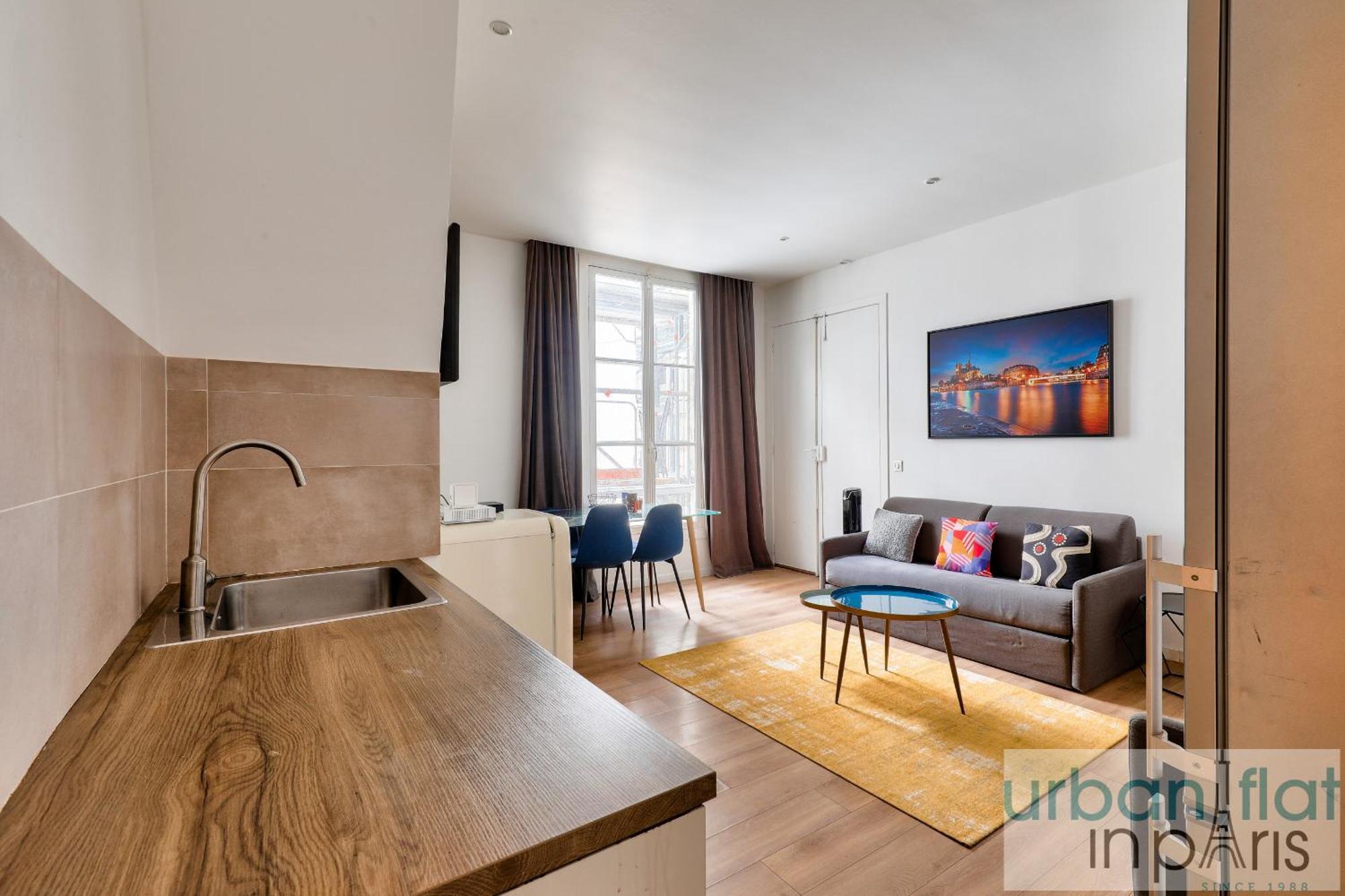 62 - Beautiful Triangle D- 100m From Champs-elysees Appartement