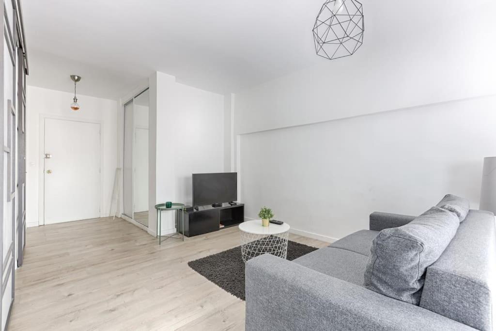 Champs Elysees Haussmann Charming 1br Appartement *