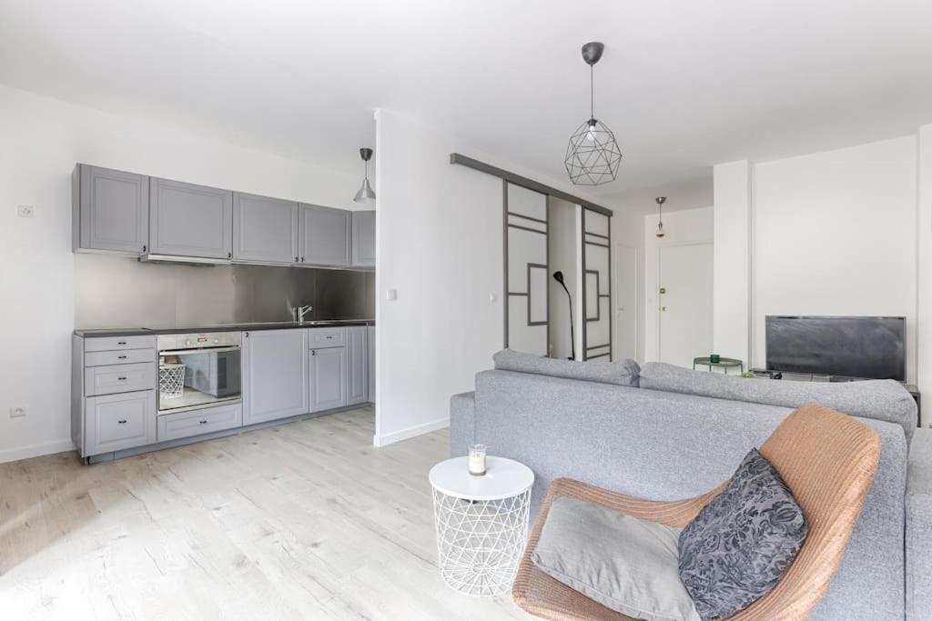 Appartement Champs Elysees Haussmann Charming 1br Paris