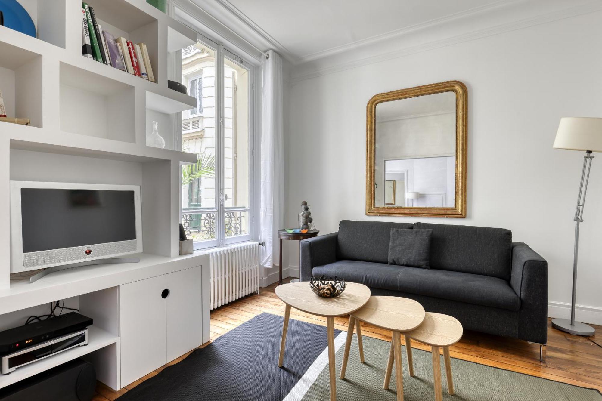 Perfect T2 At The Foot Of The Eiffel Tower-paris 7 Paris