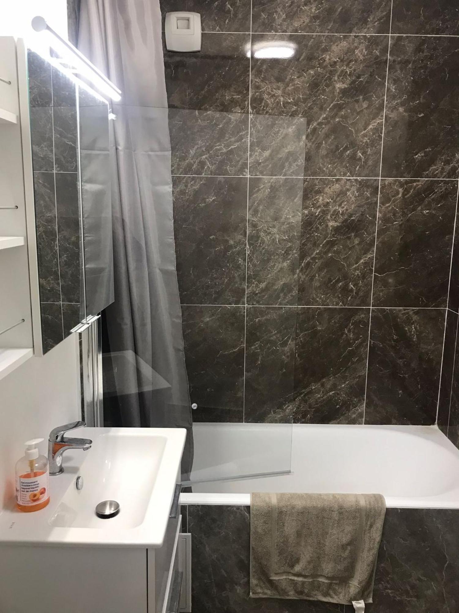 Appartement Studio 31m2 Plein Est Avec Balcon Laumiere Paris