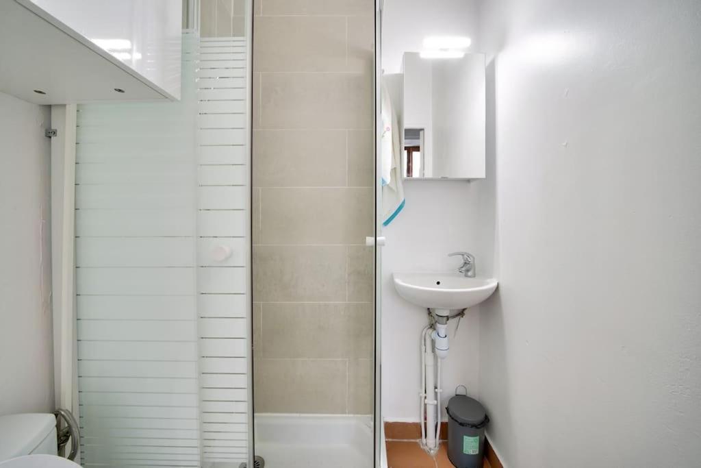 Sur Cour, Proche Des Buttes-chaumont Apartment