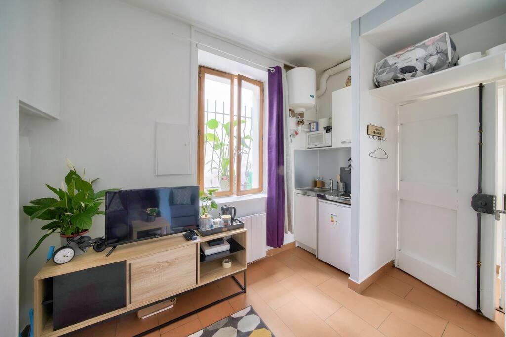 Sur Cour, Proche Des Buttes-chaumont Apartment