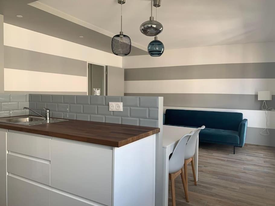 Buttes Chaumont - Free Parking Apartment