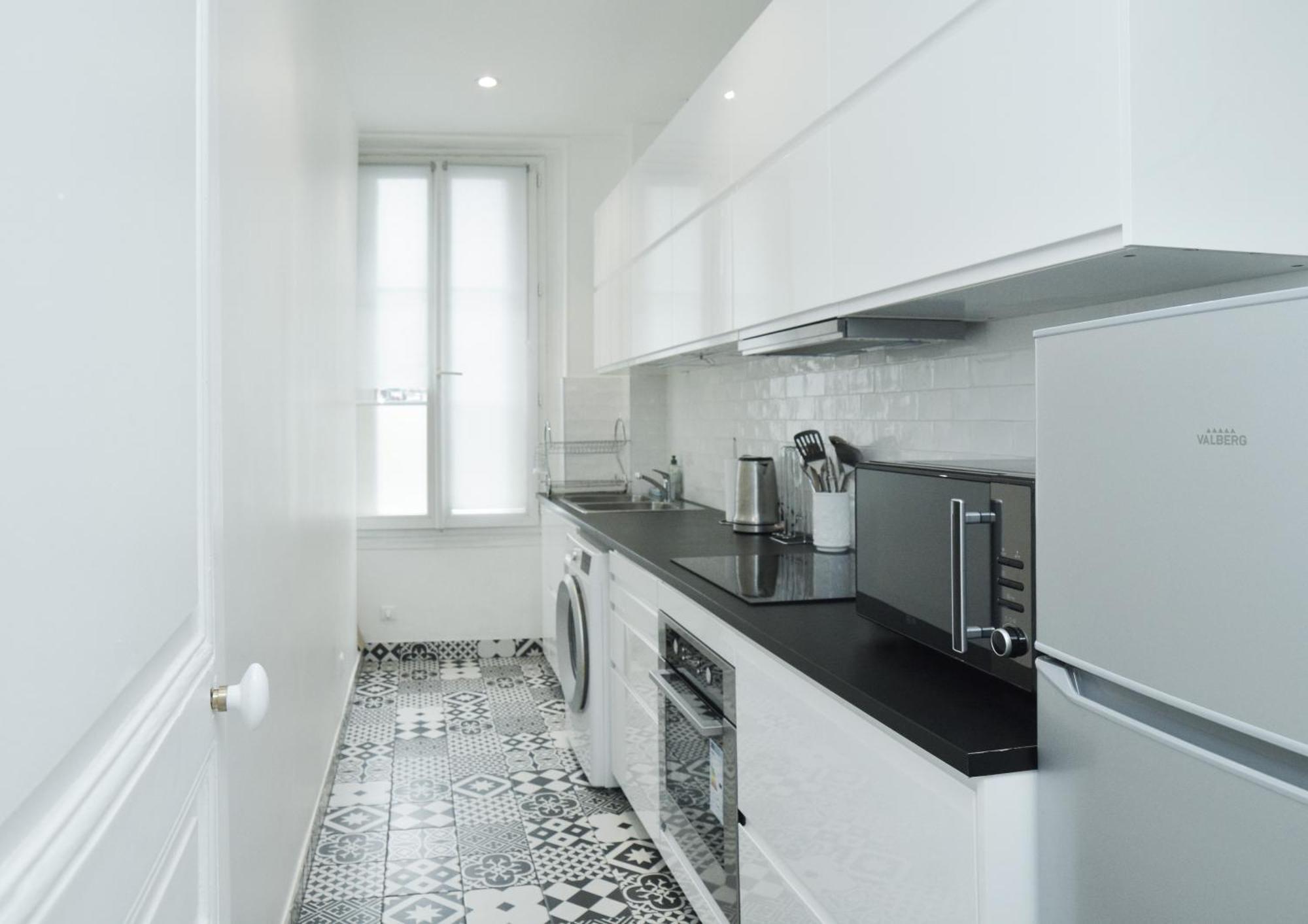 Apartment -votre Nid Familial Parisien - Batignolles Paris