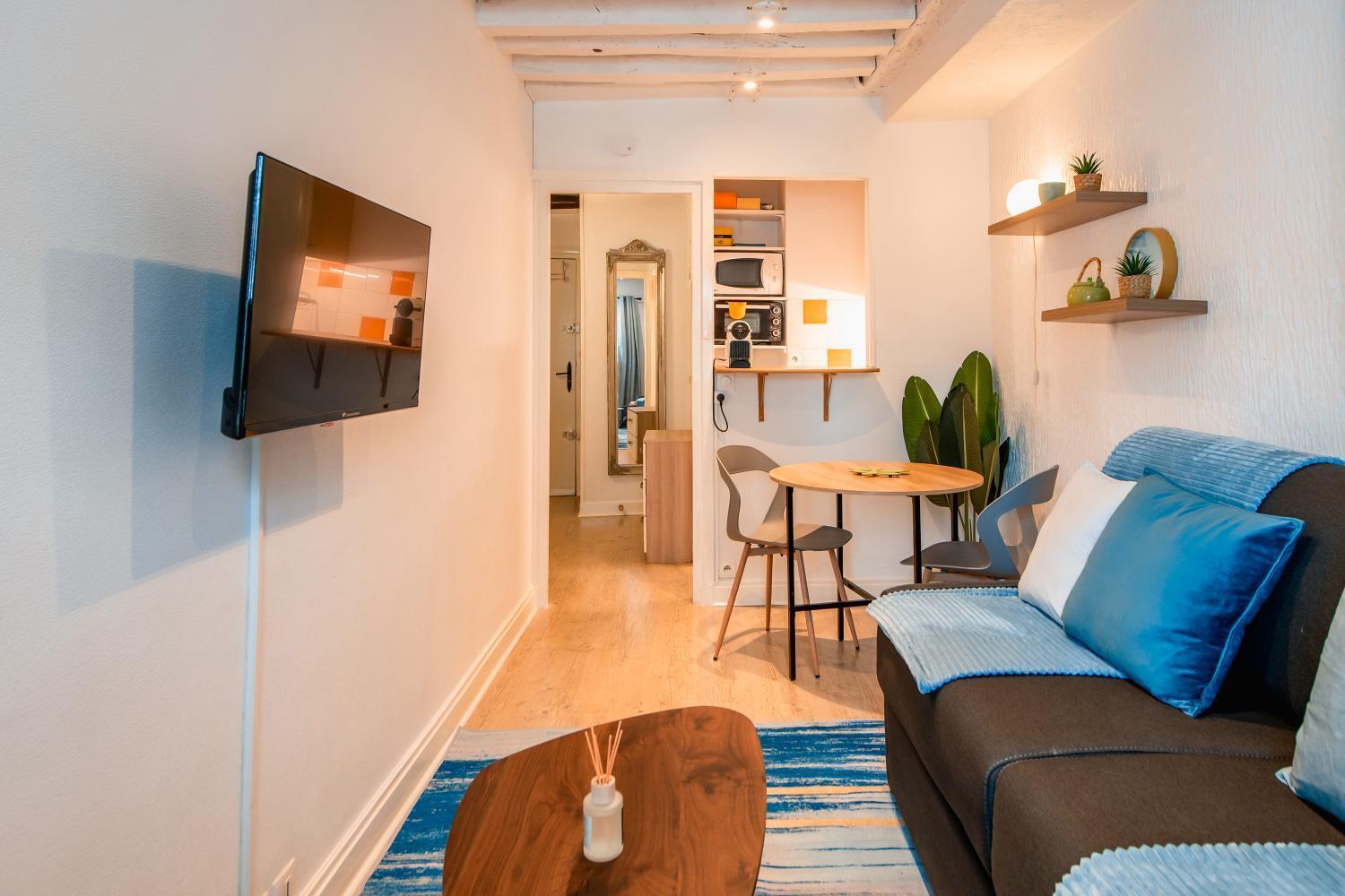 Amazing On The Prestigious Street Apartment *