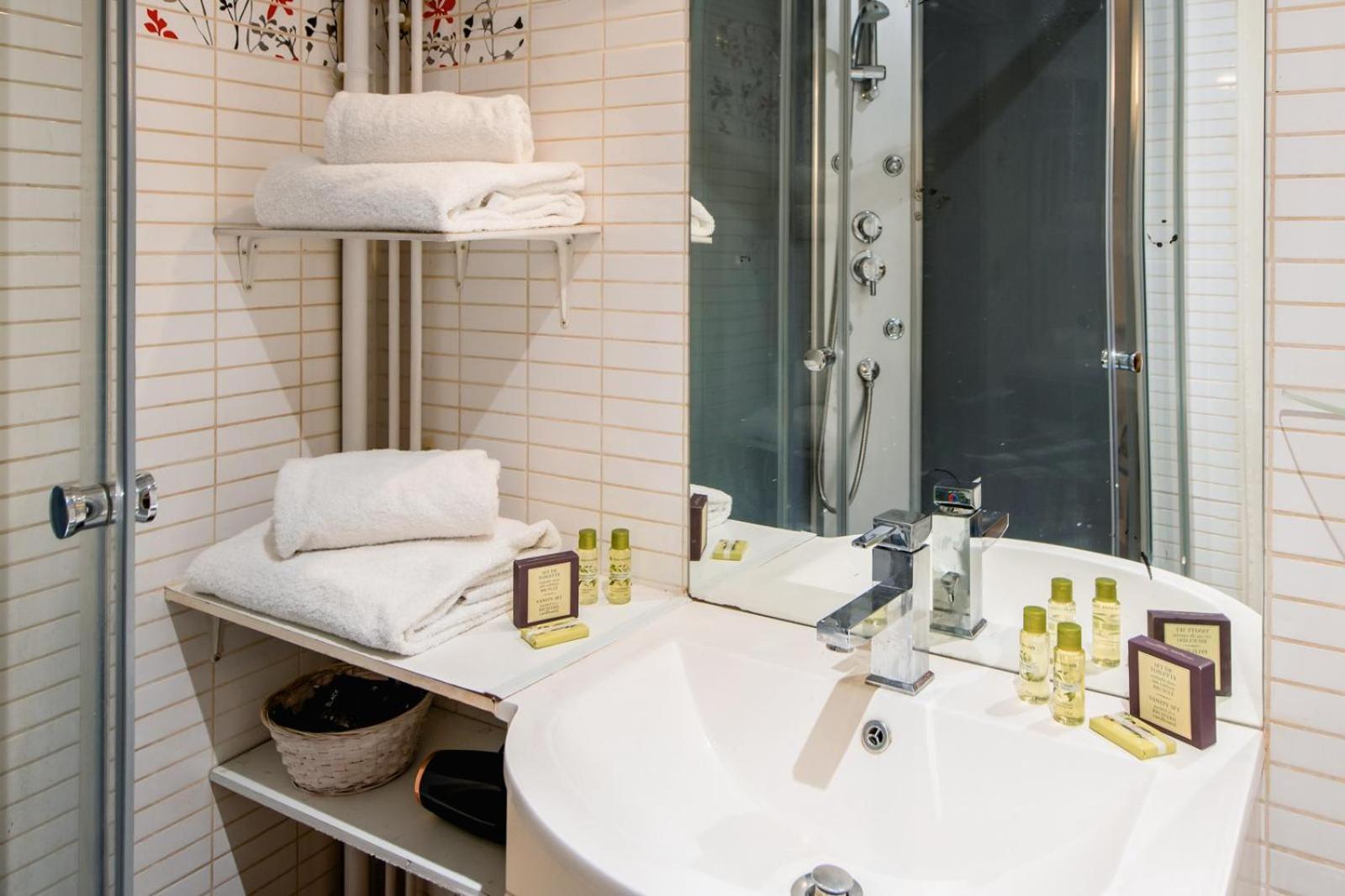 Amazing On The Prestigious Street Apartment