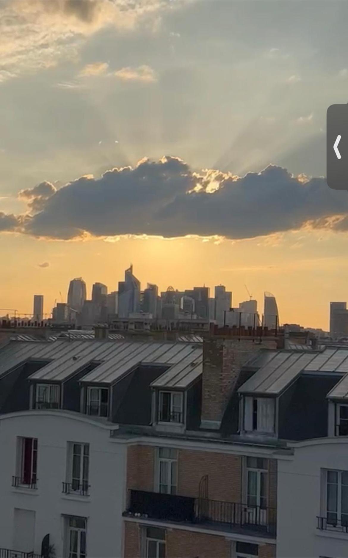 Etage D'un Duplex Au 17eme Arr De , Vue Sur Le Defense, A 10min Des Champs Elysee Homestay *