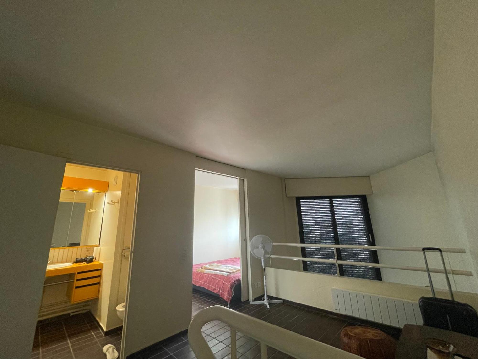 Homestay Etage D'un Duplex Au 17eme Arr De , Vue Sur Le Defense, A 10min Des Champs Elysee