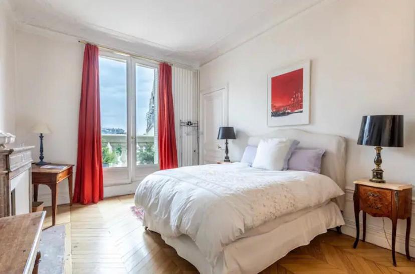 4 Bedroom Luxury Eiffel Tower Apartment