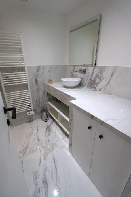 Cocon Neuf - Coeur Du 11e Apartment *