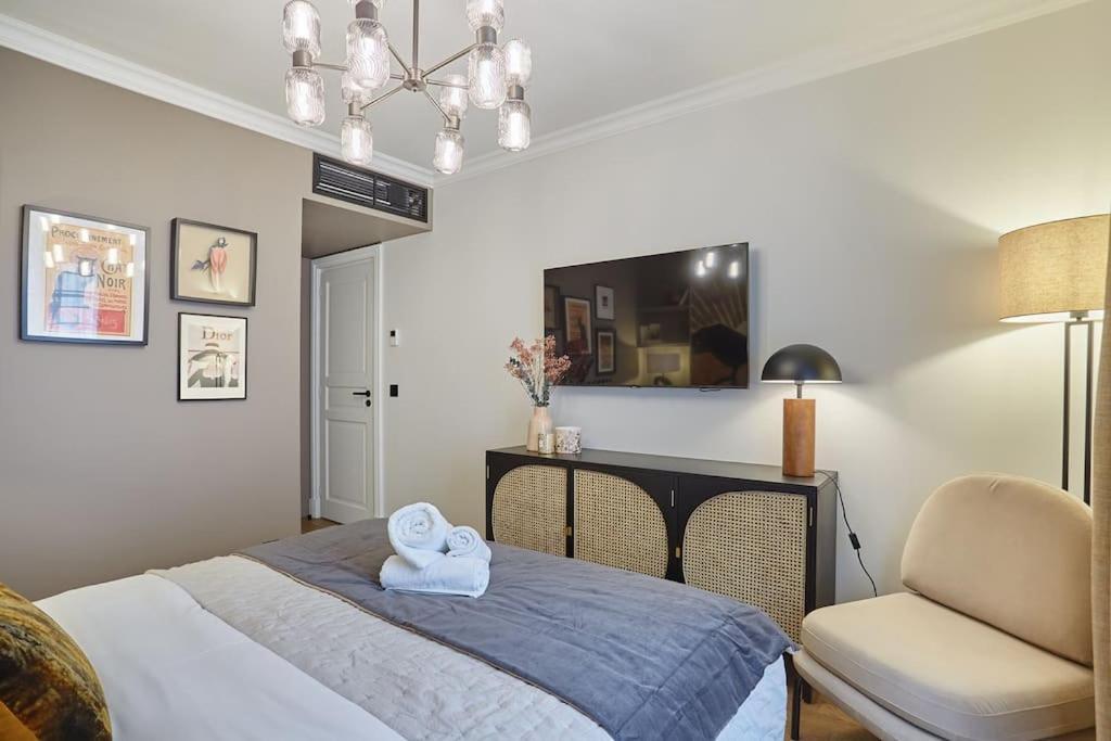 Notre Dame De By Prestige Apartment *