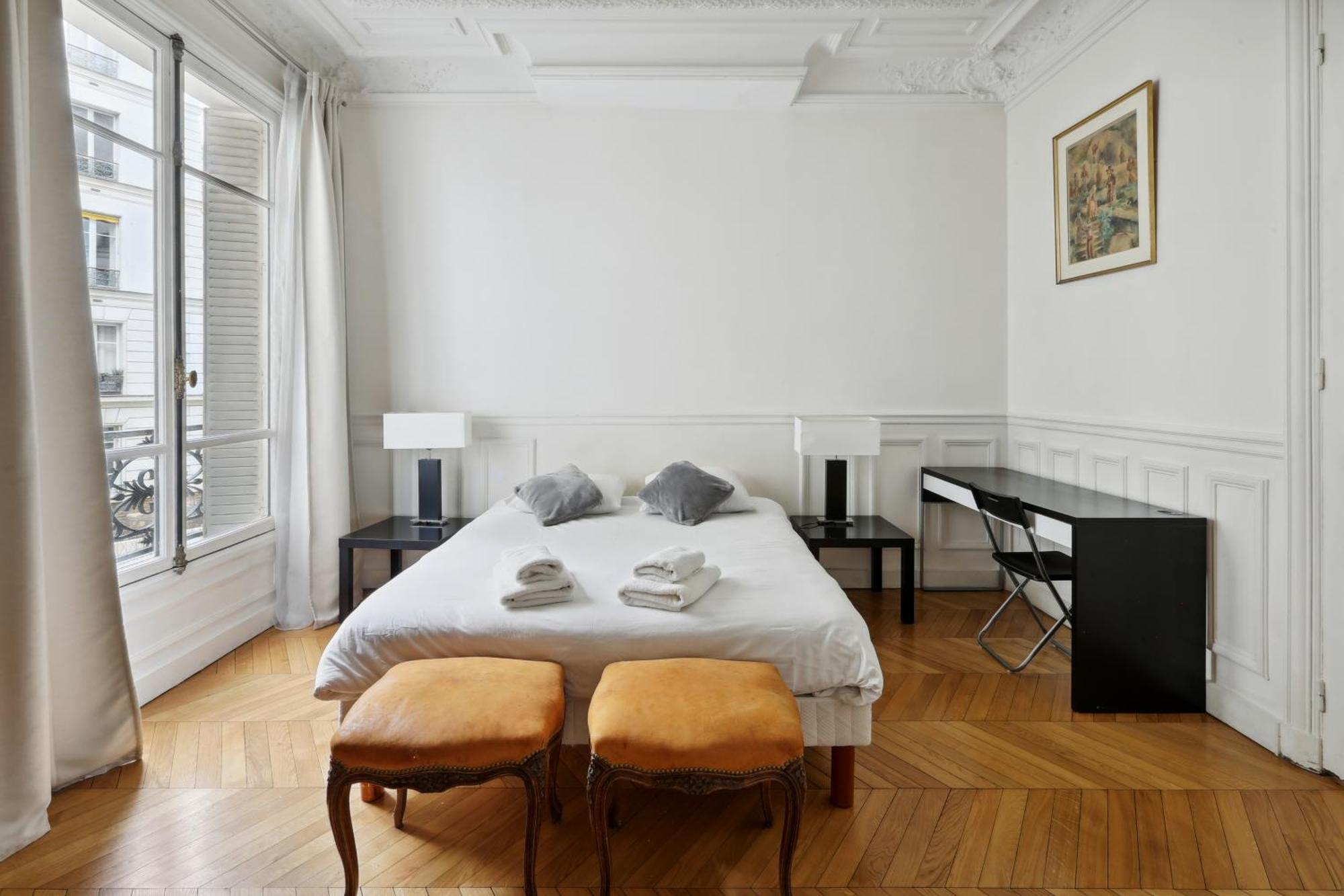 Ac Luxury 6 People At Champs Elysees By Weekome