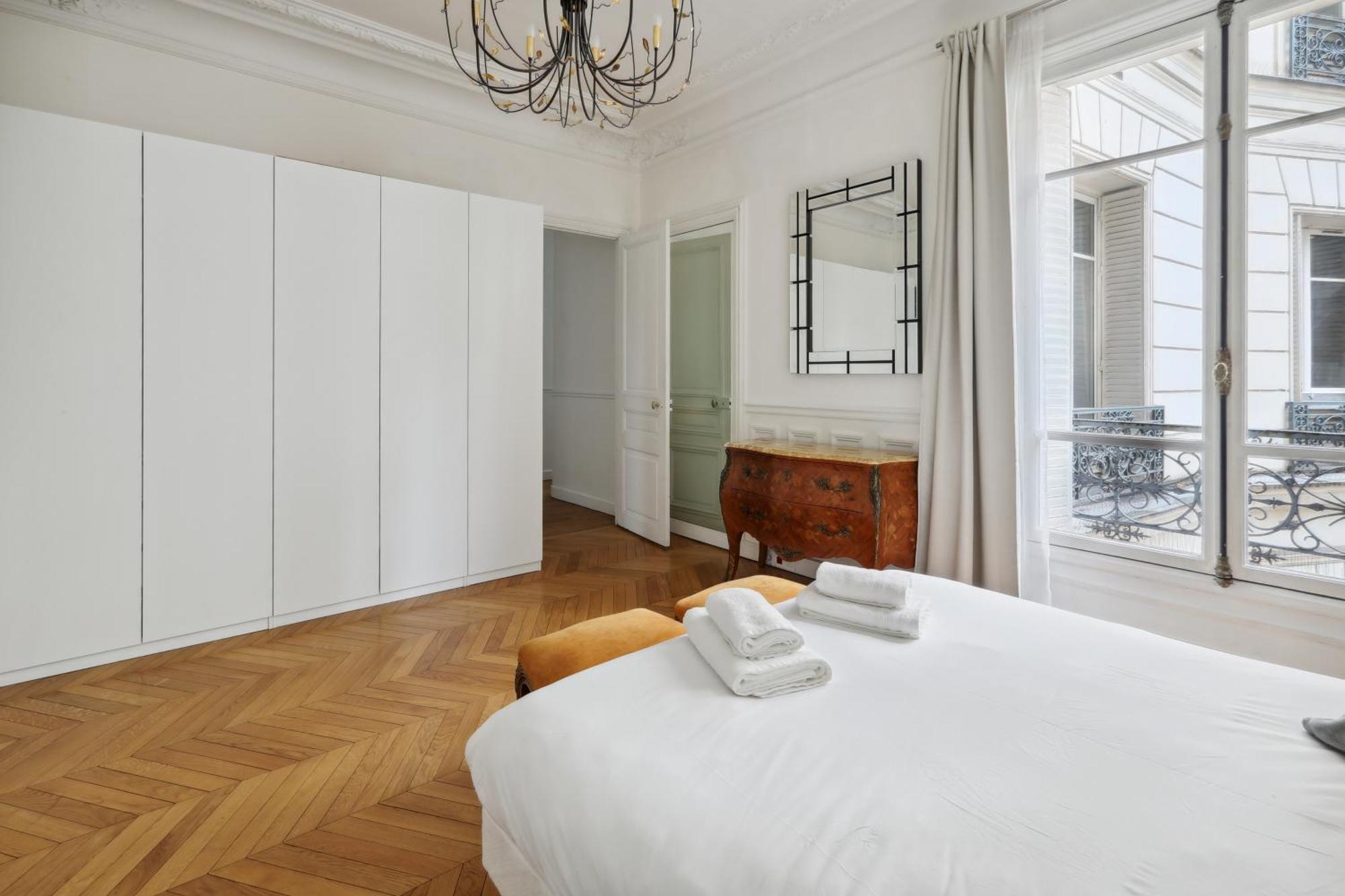 Ac Luxury 6 People At Champs Elysees By Weekome * Paris