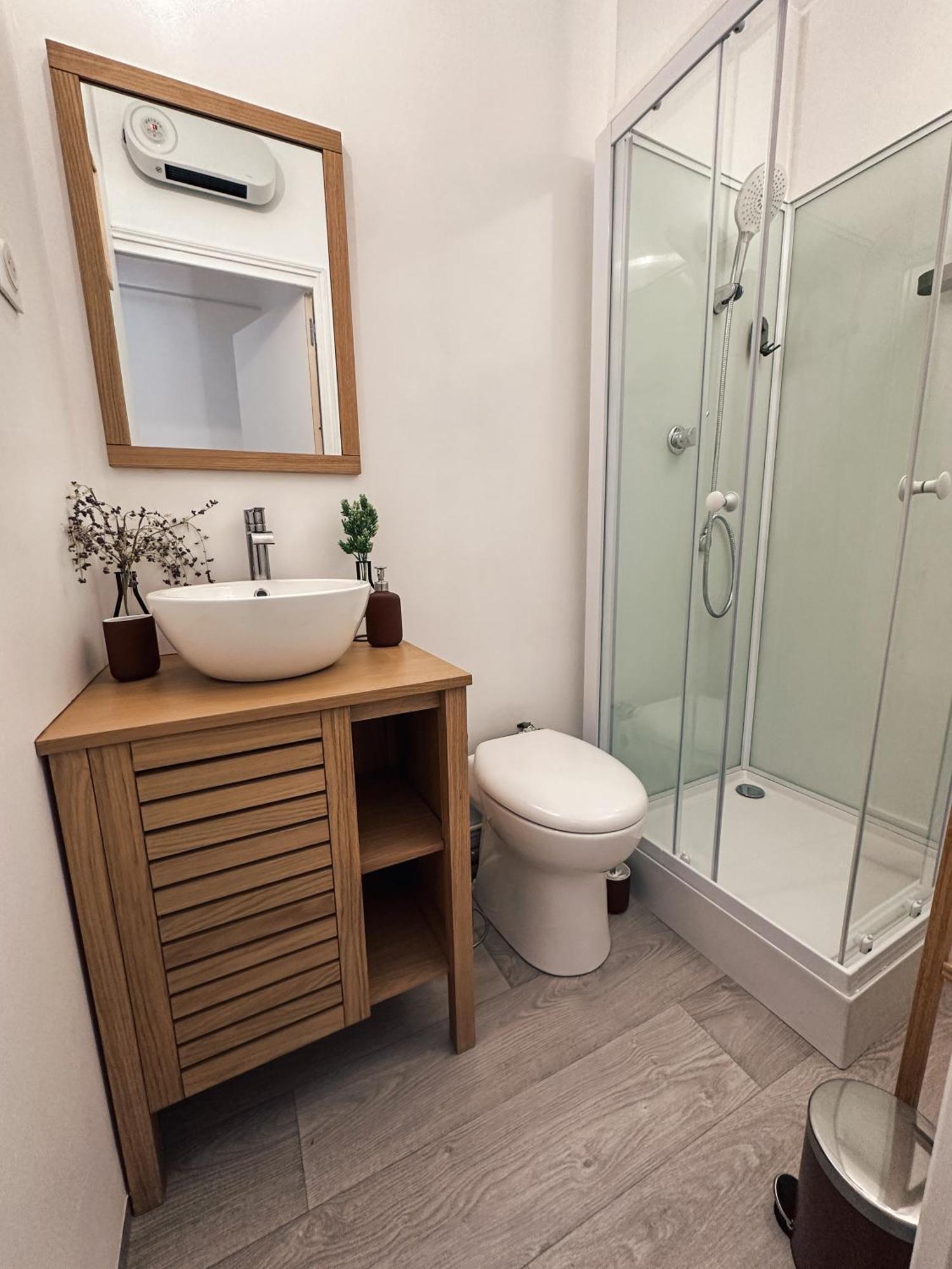 Apartamento Independant Pres De Montmartre *