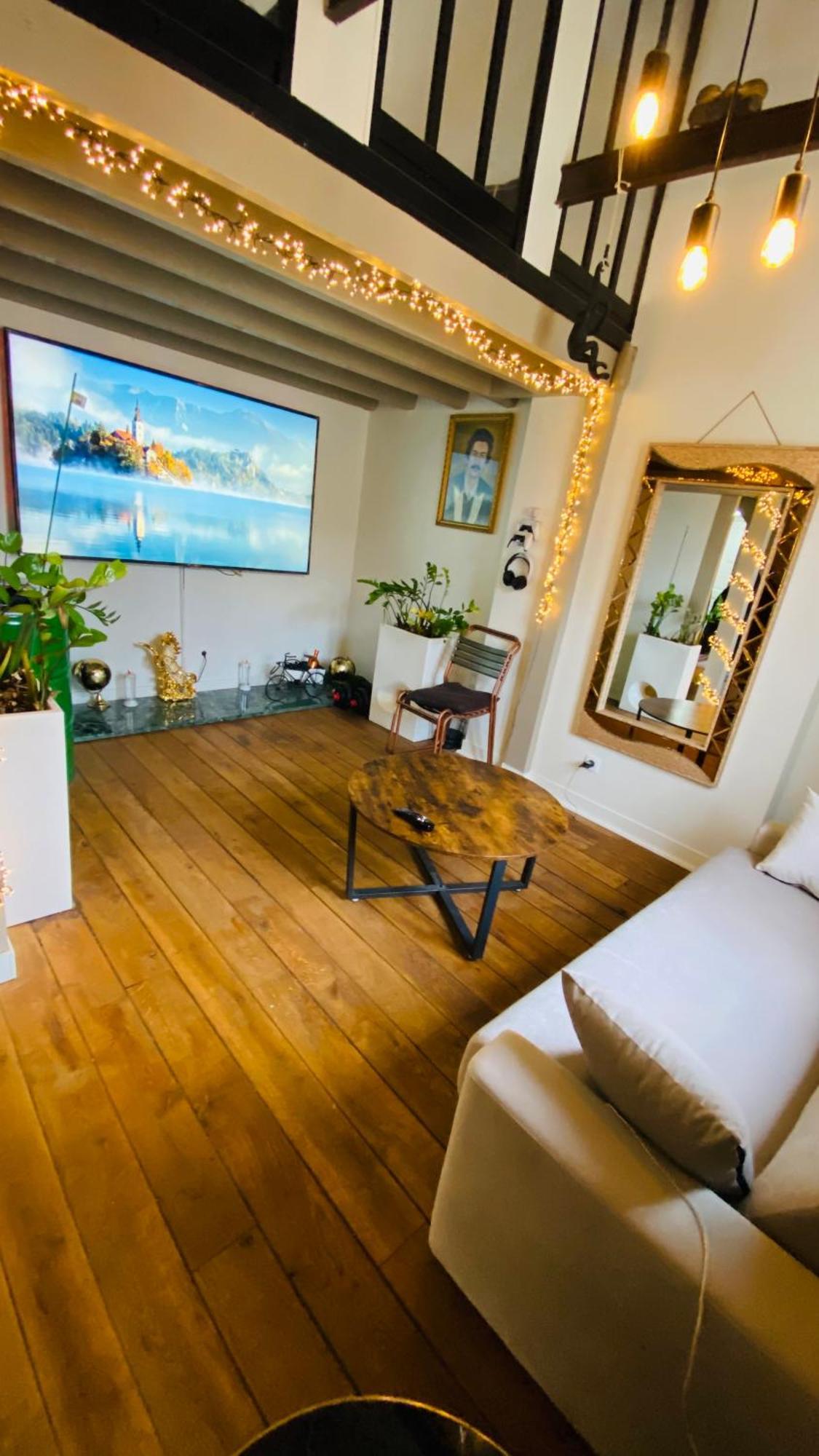 Fahime Apartment Paris
