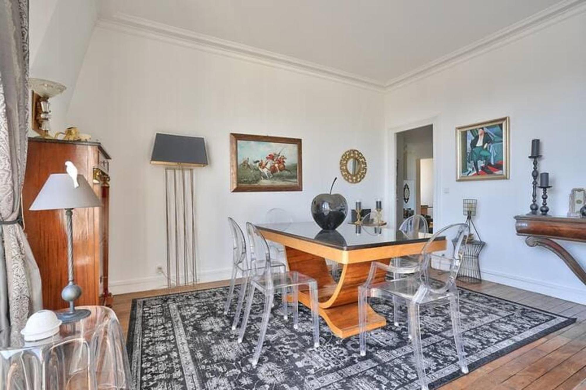 Charming With Eiffel Tower View Apartment Paris